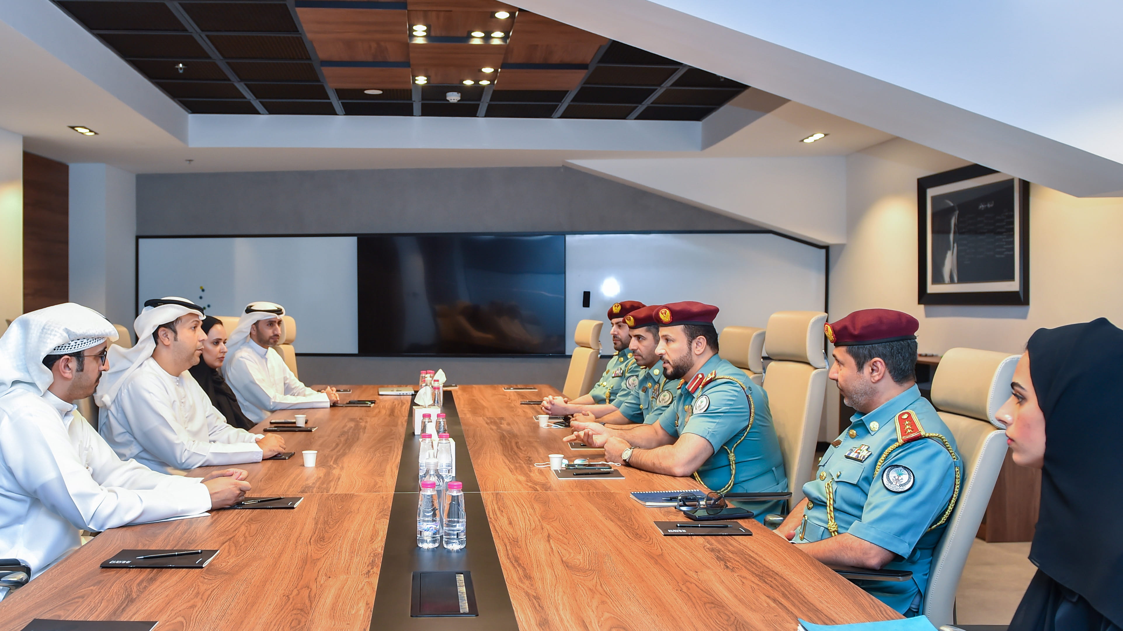 صورة بعنوان: شرطة الشارقة و"المكتب الإعلامي" يدعمان تعزيز جهود الأمن والإعلام 