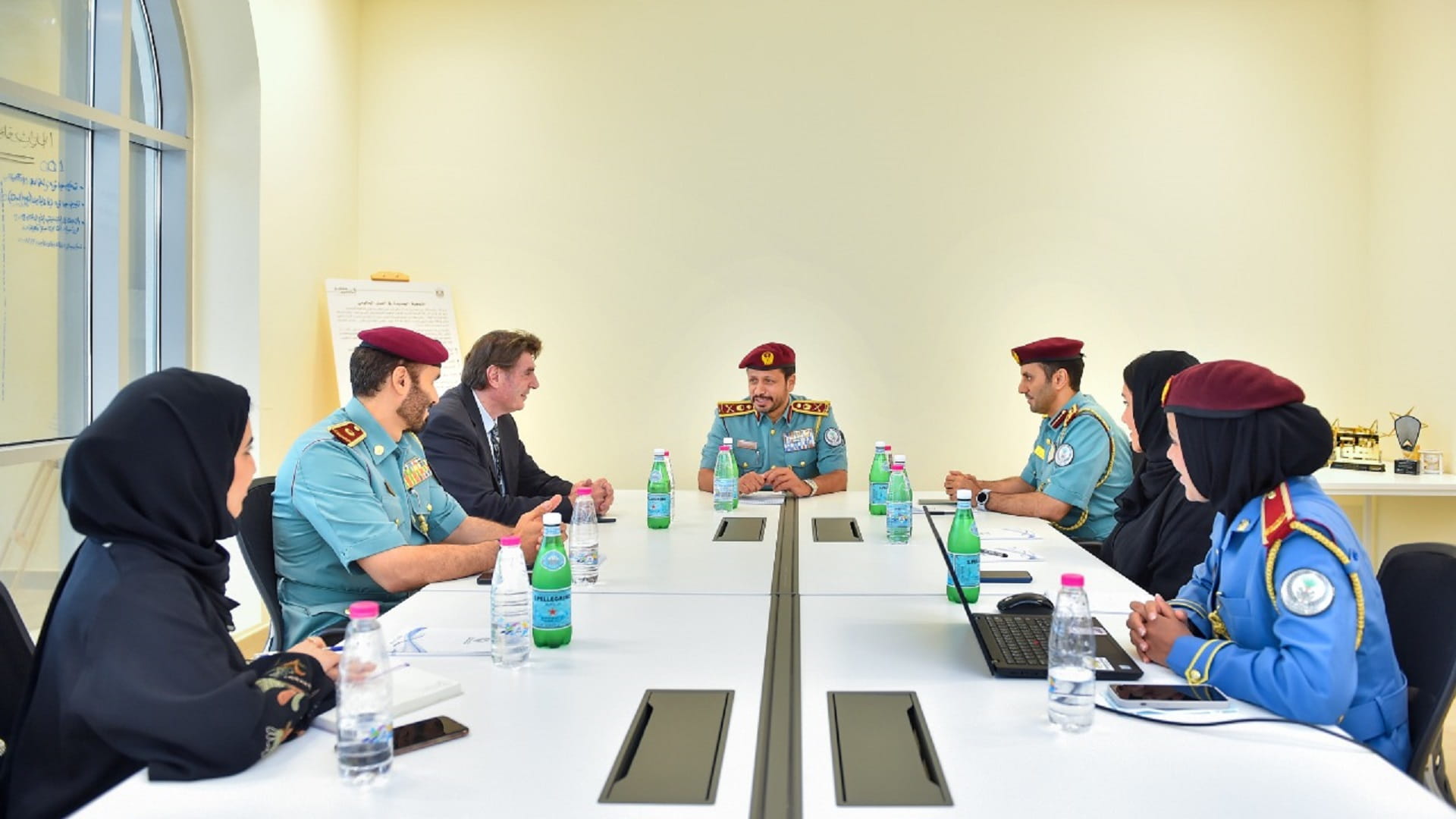 صورة بعنوان: اللواء الشامسي يستقبل عضو الاتحاد العالمي لـ "دراسات اليونسكو" 