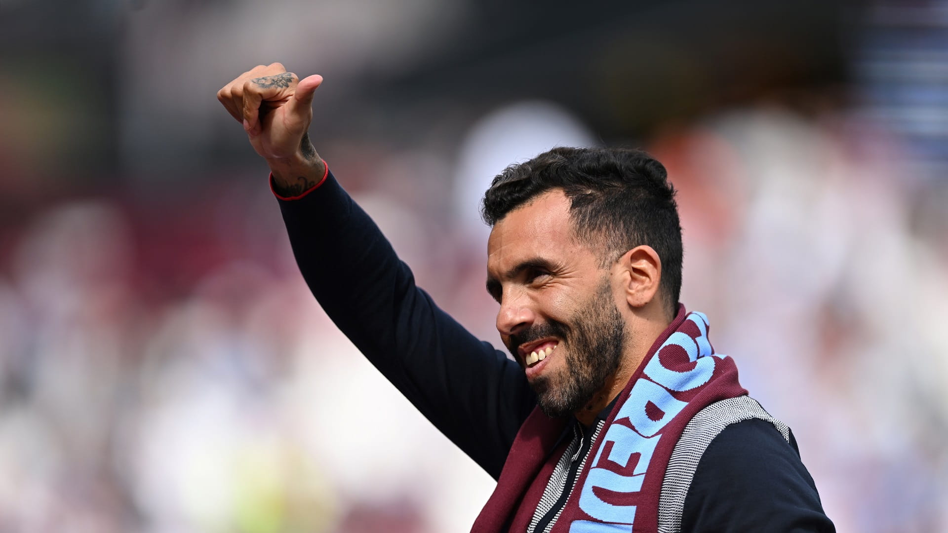 صورة بعنوان: نادي روزاريو سنترال الأرجنتيني يتعاقد مع النجم تيفيز كمدرب للفريق 