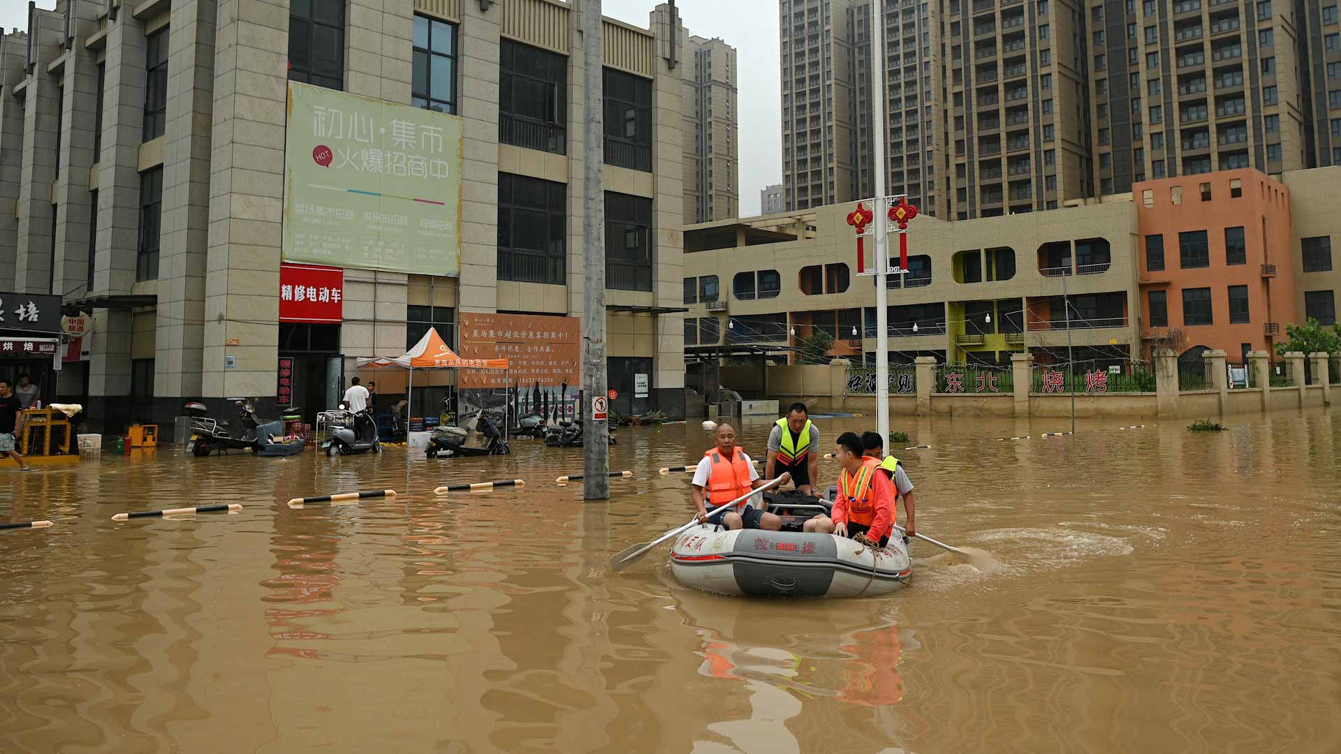 Image for the title: South China provinces raise alerts over historic flooding 