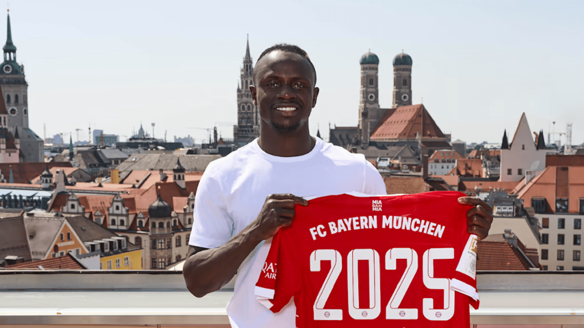 صورة بعنوان: بايرن ميونخ الألماني يتعاقد مع المهاجم ساديو ماني 