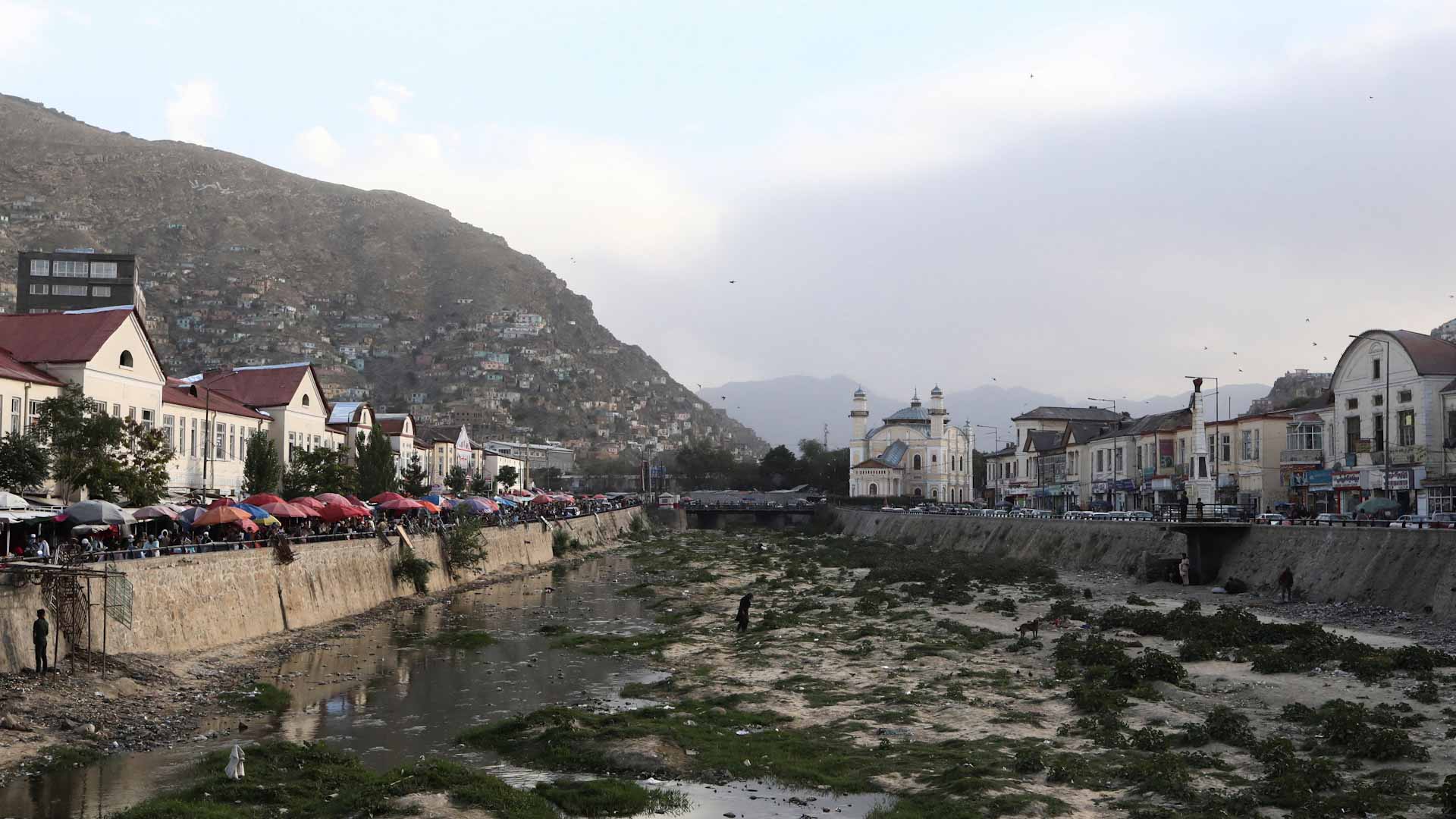 Image for the title: At least 920 killed in Afghanistan earthquake 