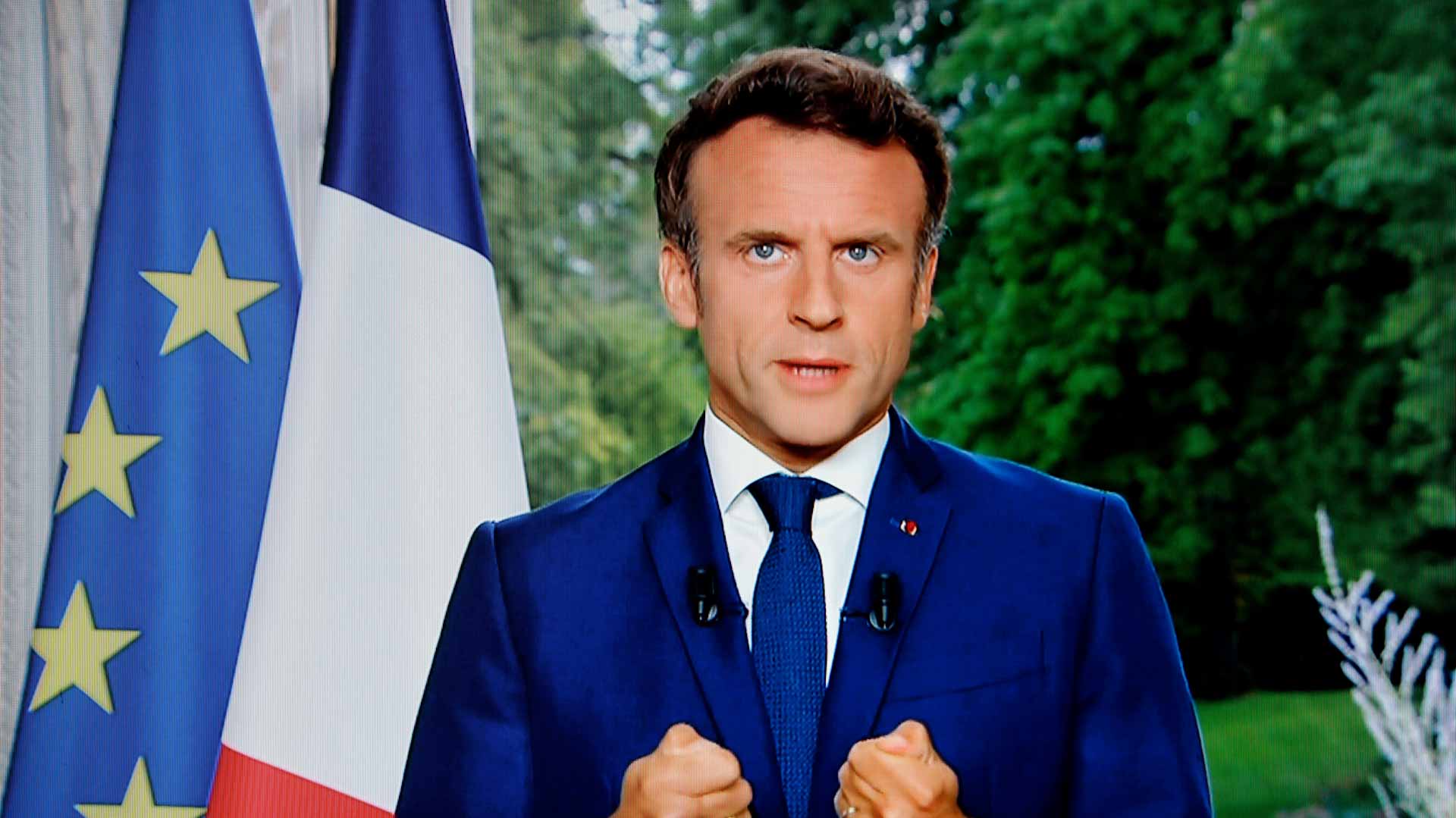 Image for the title: Macron 'compromise' call meets opposition resistance 