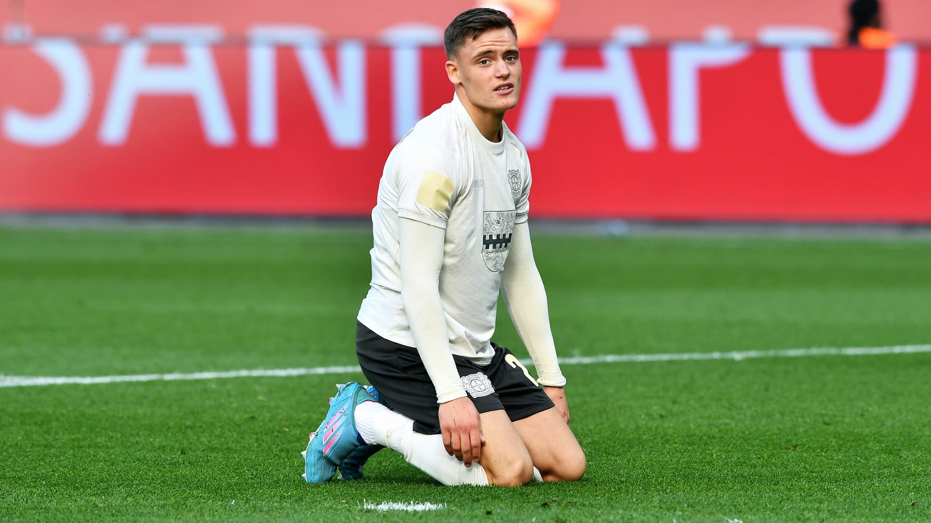 صورة بعنوان: نادي ليفركوزن الألماني يمدد عقد فلوريان فيرتز  