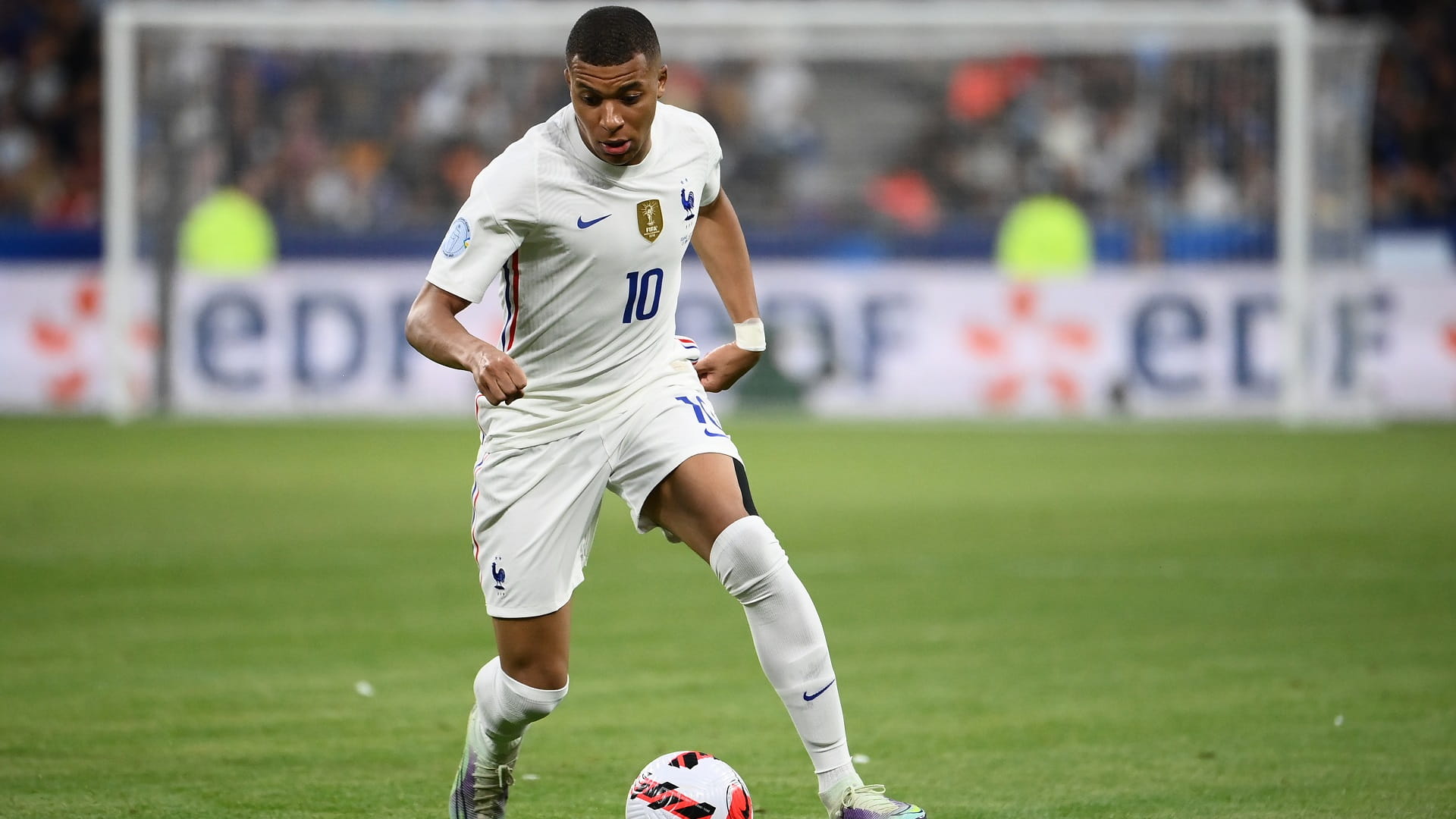 صورة بعنوان: مبابي: التتويج بلقب دوري الأبطال هدفي الأول مع سان جيرمان 