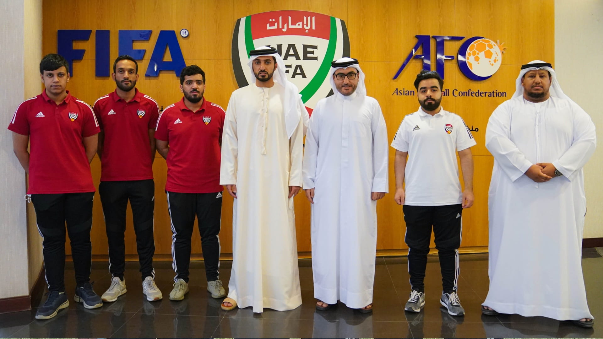 صورة بعنوان: راشد بن حميد يؤكد الحرص على تطوير الكرتين الشاطئية والإلكترونية 