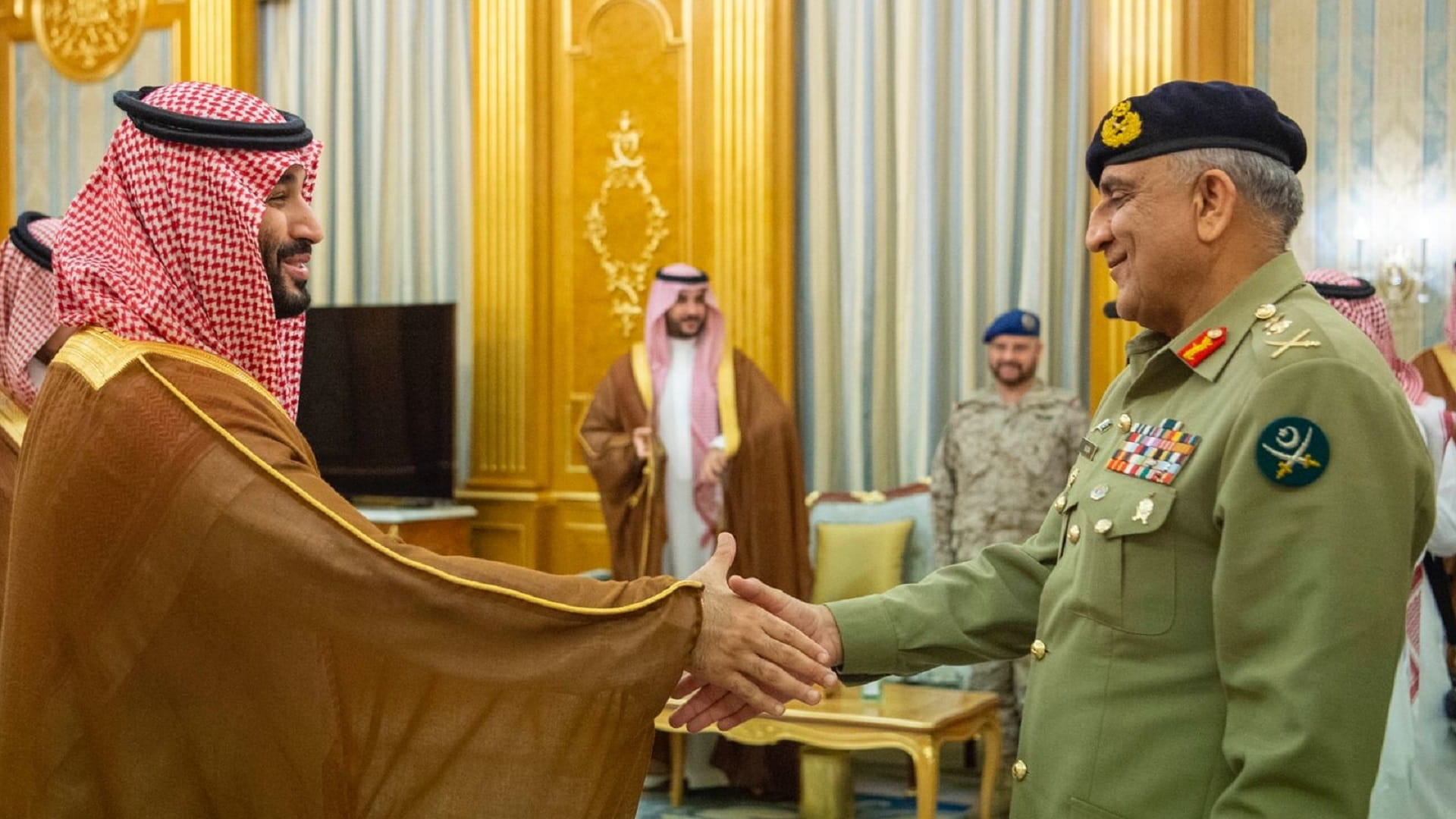 Image for the title: Saudi CP, Pakistan Army Chief review military cooperation 