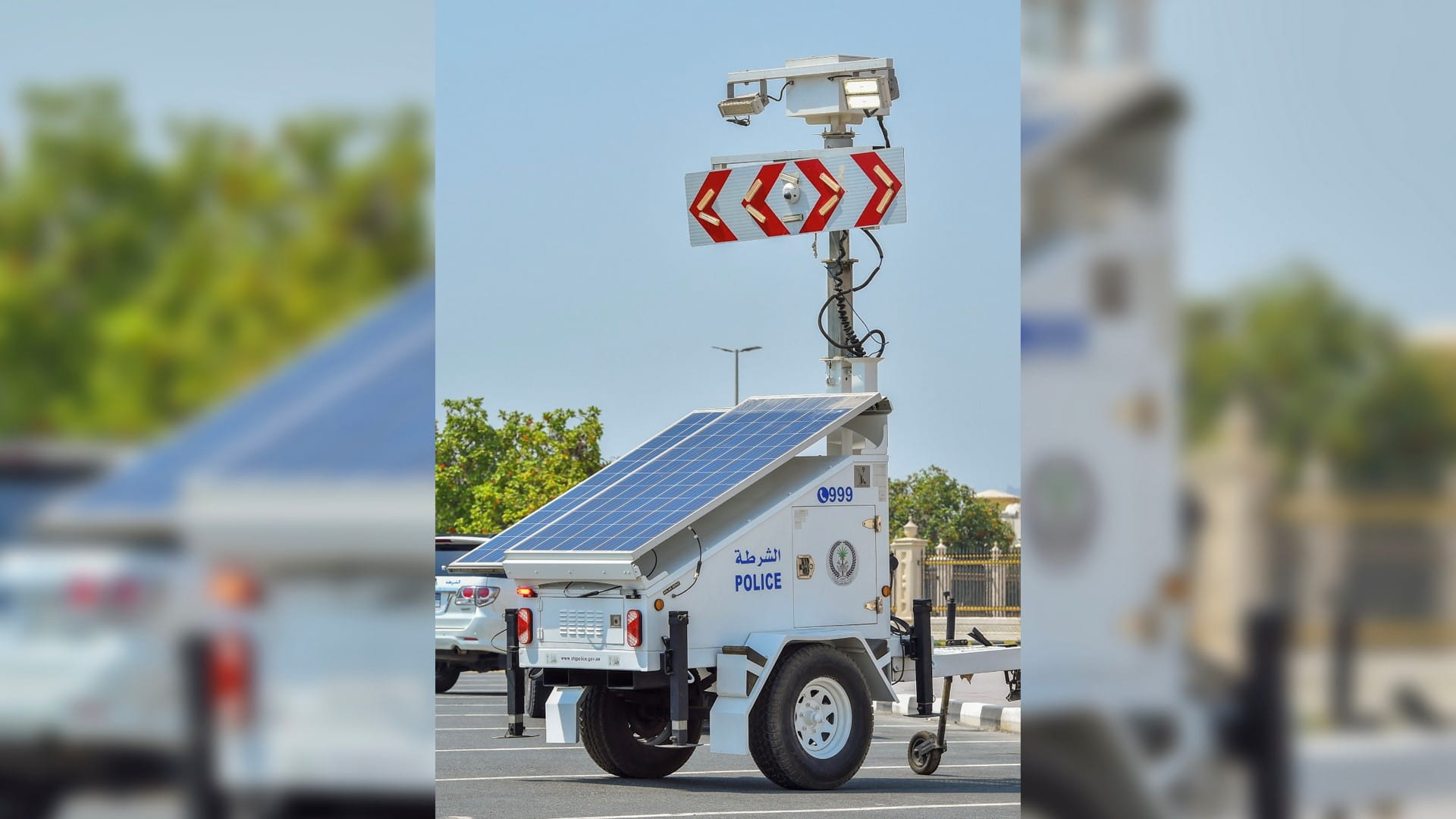 صورة بعنوان: شرطة الشارقة تصنع مقطورة بسواعد منتسبيها لتعزيز السلامة المرورية 