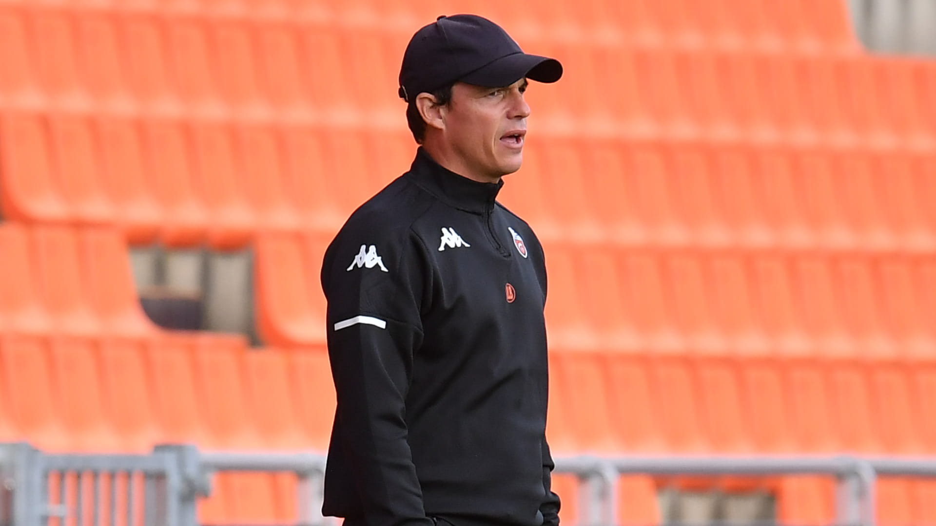 صورة بعنوان: نادي لوريان الفرنسي يتعاقد مع المدرب ريجيس لو بري 