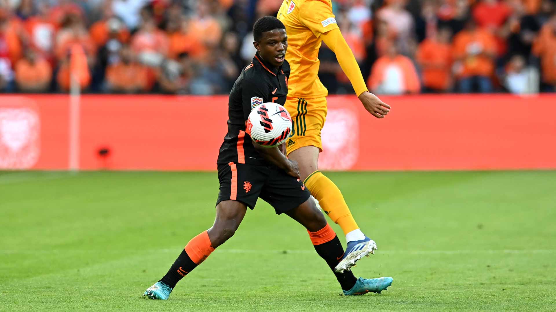 صورة بعنوان: نادي مانشستر يونايتد يتوصل لاتفاق مع فينورد للتعاقد مع مالاتسيا 