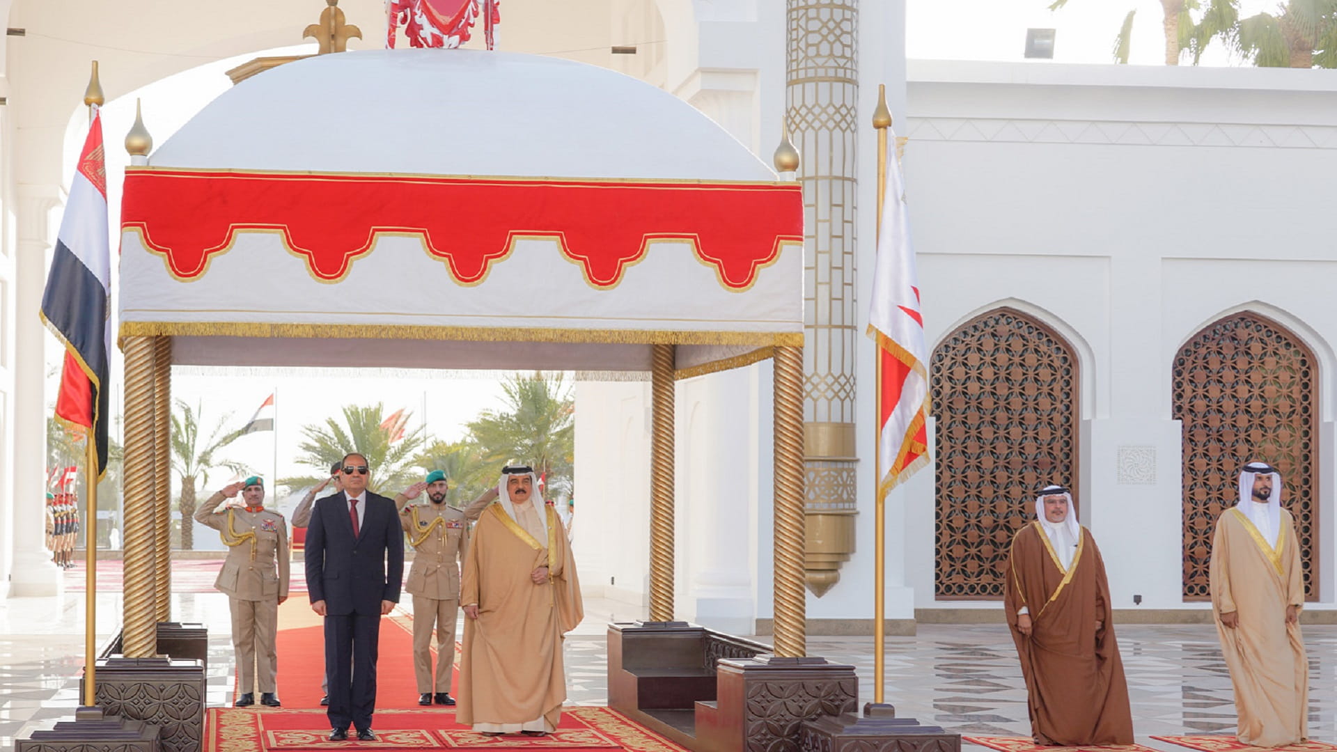 Image for the title: Bahraini King, Egyptian President hold official talks 