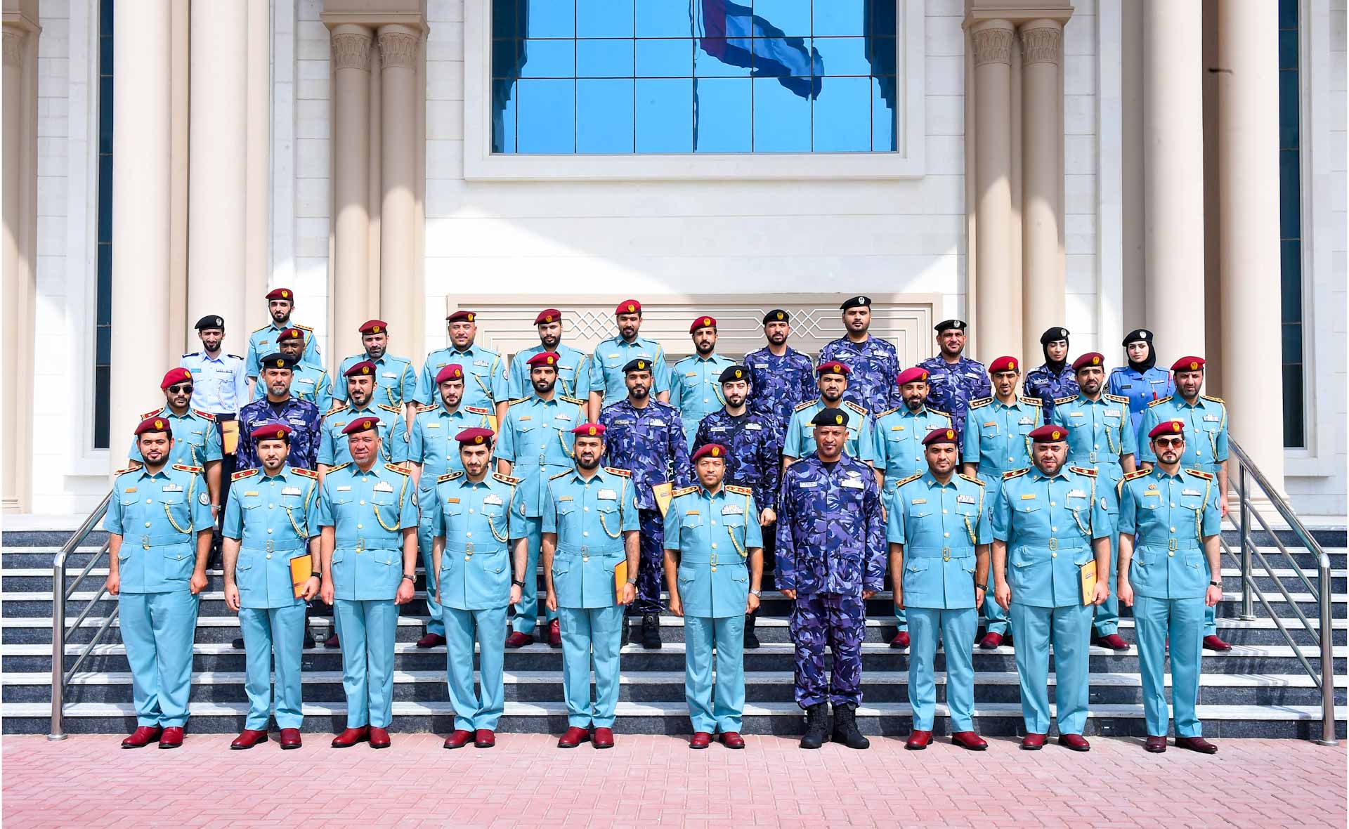 صورة بعنوان: شرطة الشارقة تكرم الفائزين بجائزة "القيادة العامة للتميز" 