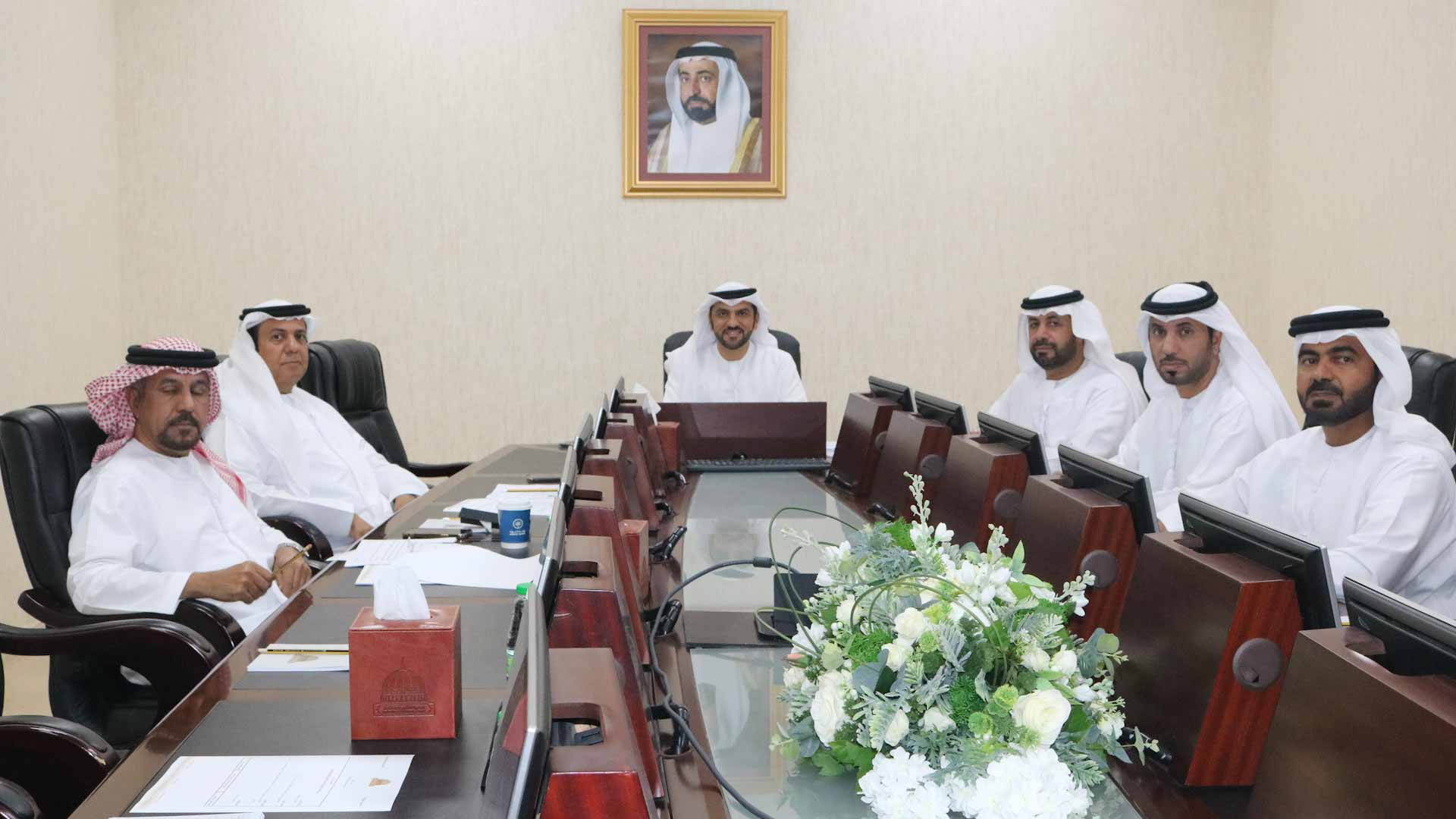 صورة بعنوان: لجنة التوصيات بالاستشاري تعد توصياتها بشأن أعمال "الشارقة الرياضي" 