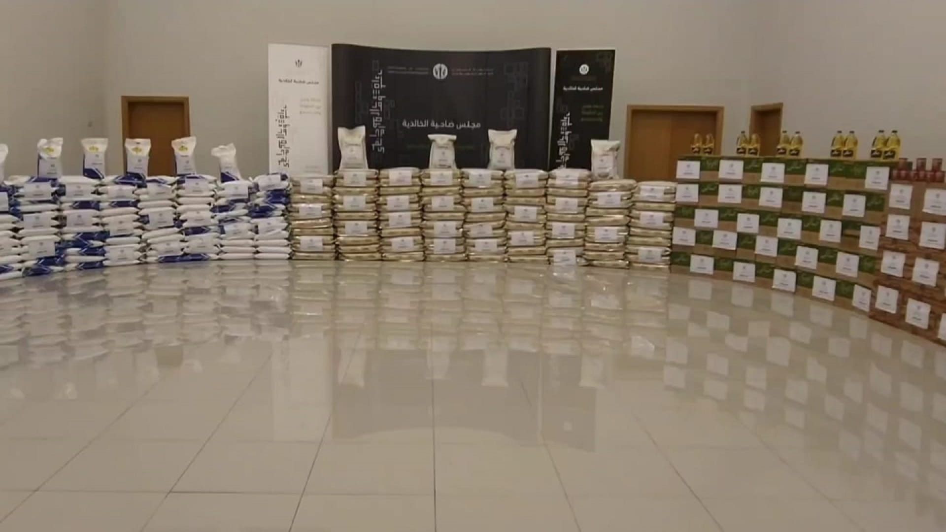 صورة بعنوان: بتواصل..."مجلس الخالدية" يوزع 500 سلعة غذائية على الأسر المتعففة   