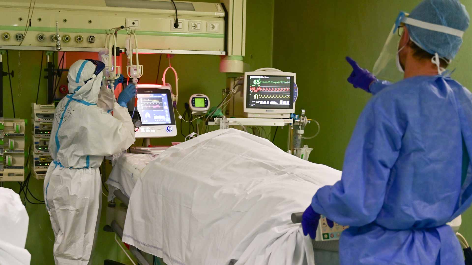 Image for the title: Italy records 178,000 excess deaths during COVID pandemic 