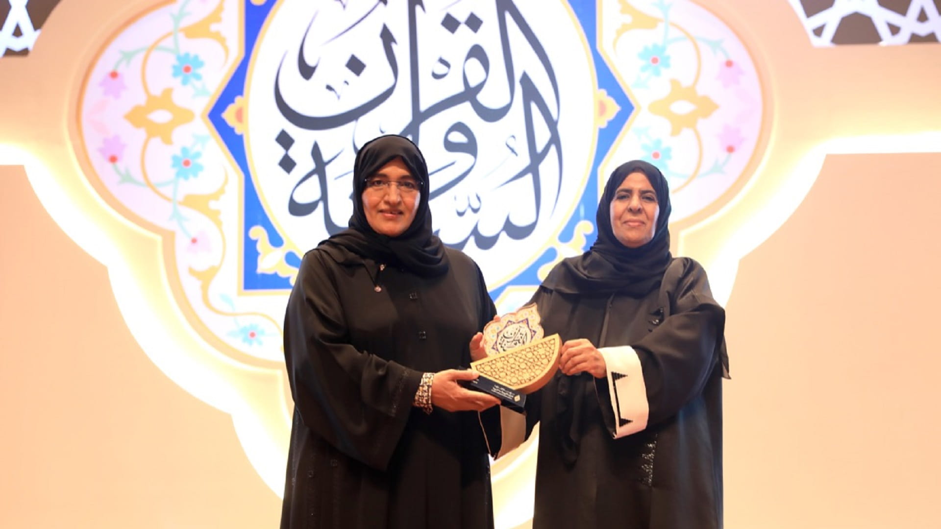 صورة بعنوان: تكريم الفائزات بجائزة الشارقة للقرآن الكريم في الدورتين "23-24" 