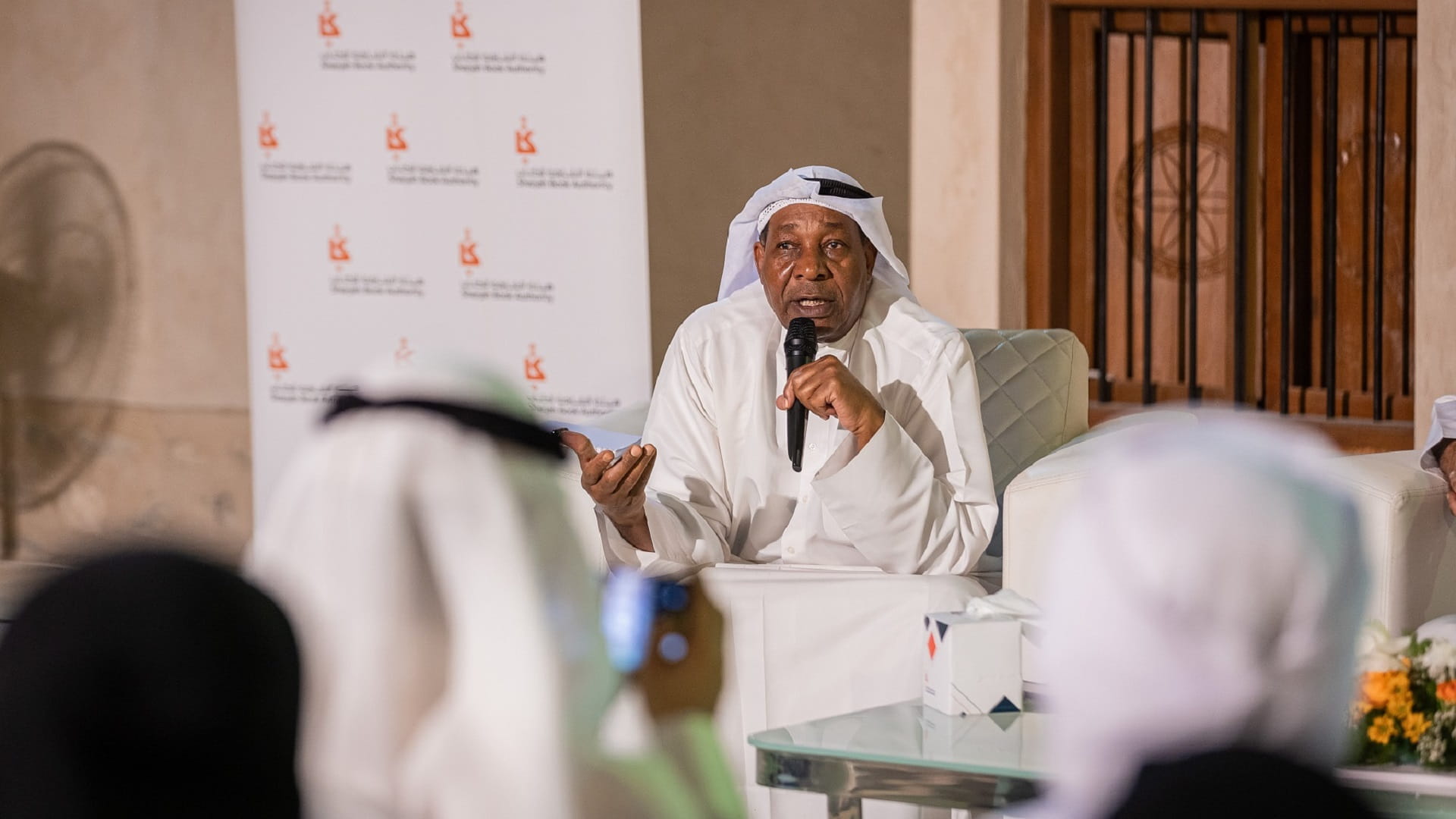 صورة بعنوان: "الشارقة للكتاب" تنظم أمسية حول "السنع الإماراتي في الزيارات" 