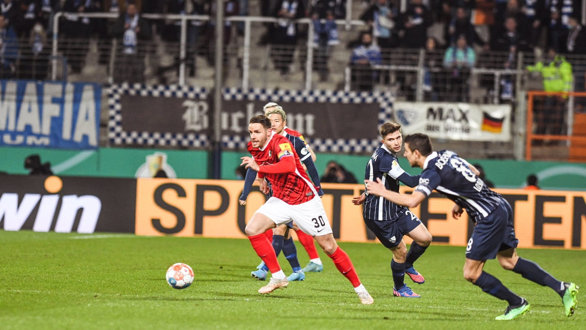 صورة بعنوان: فرايبورج يكمل أضلاع المربع الذهبي بكأس ألمانيا لكرة القدم 