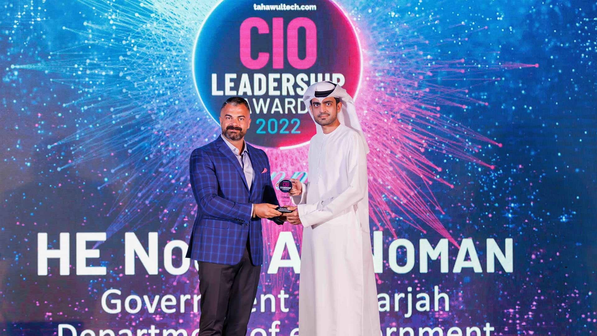 صورة بعنوان: نور النومان تنال جائزة القيادة التنفيذية لقطاع المعلومات 2022 