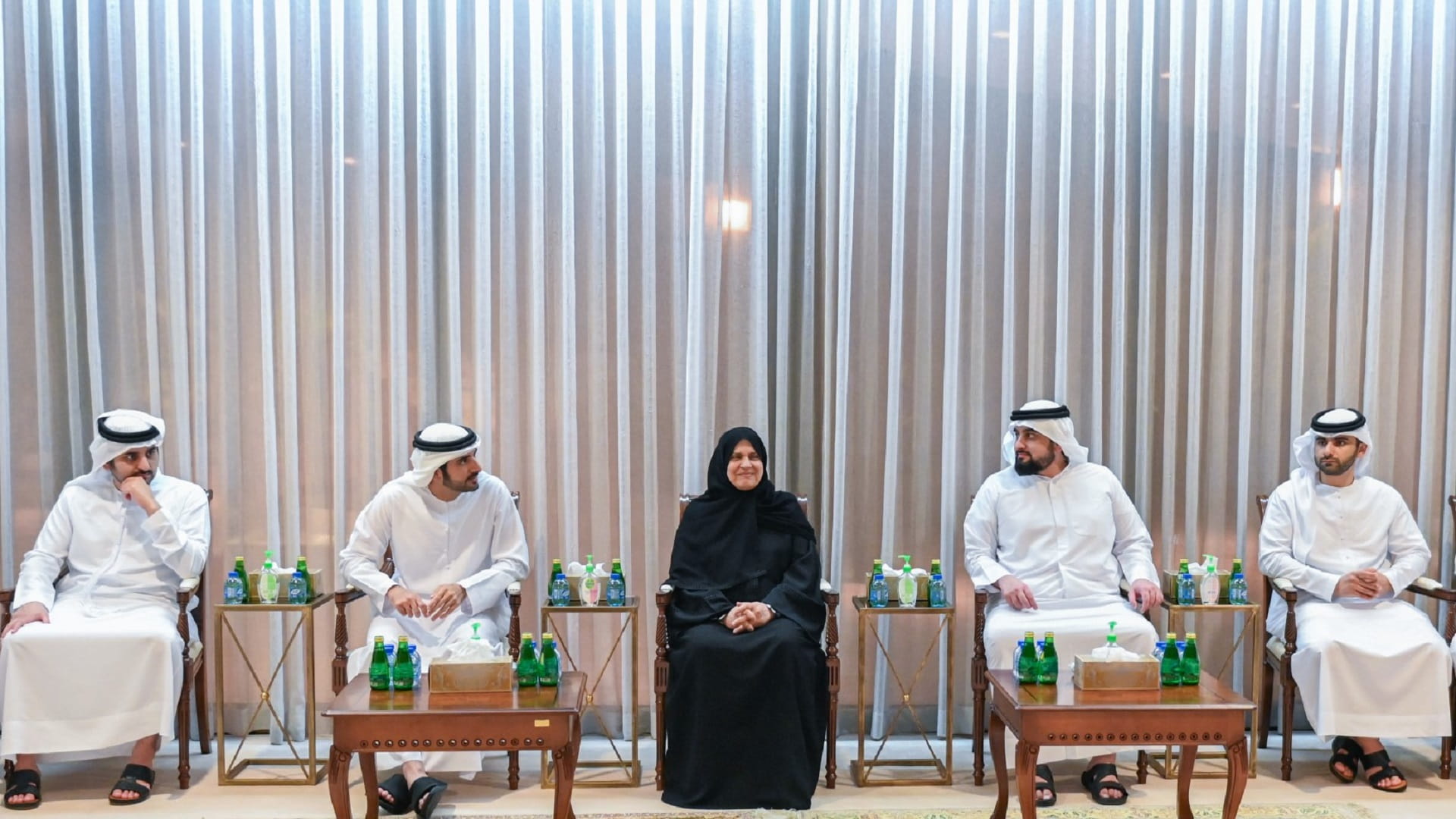 صورة بعنوان: حمدان ومكتوم بن محمد يقدمان واجب العزاء بوفاة عيسى صالح القرق 