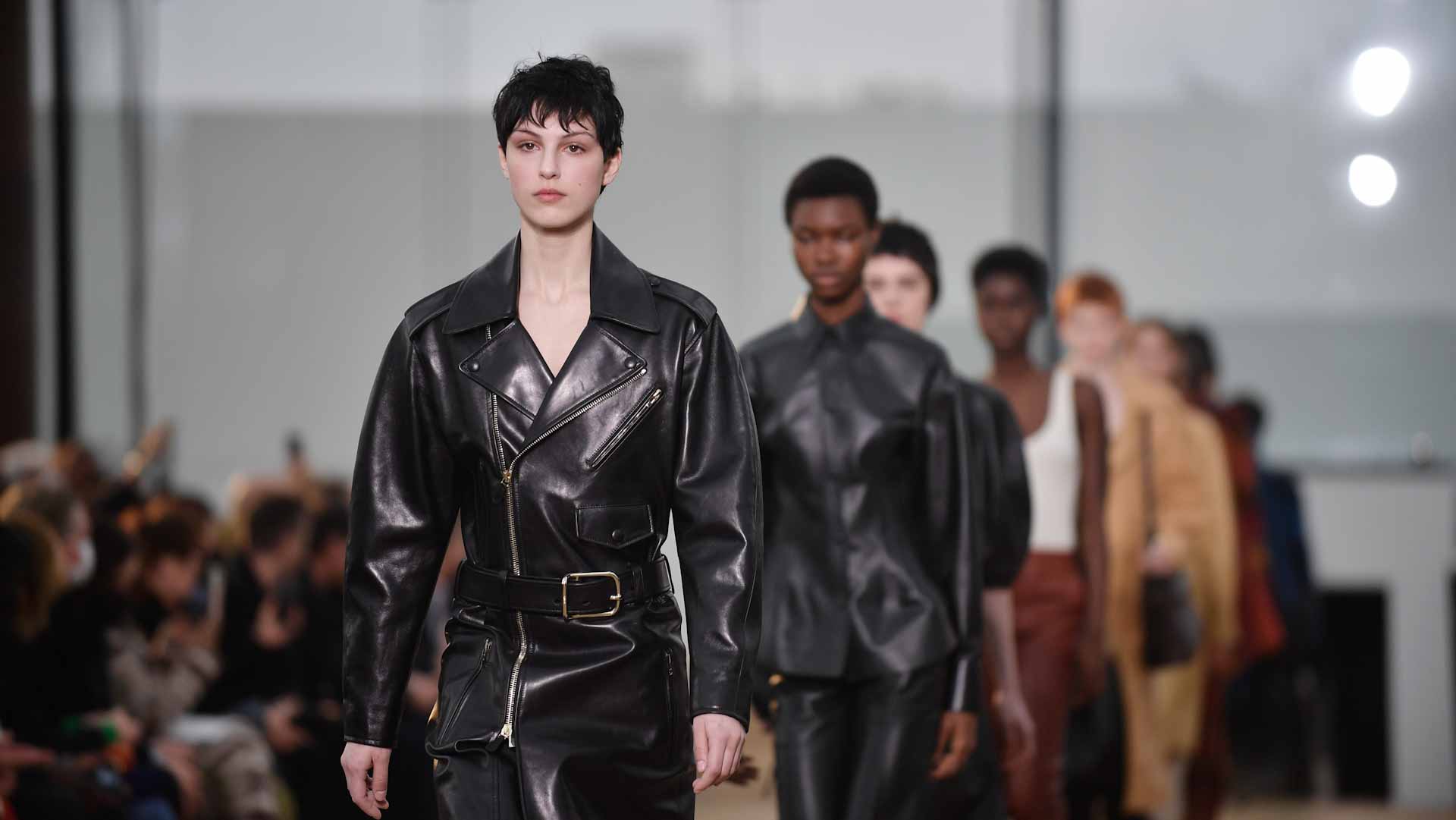 Image for the title: Chloe shows off no-fuss winter styles at Paris Fashion Week 