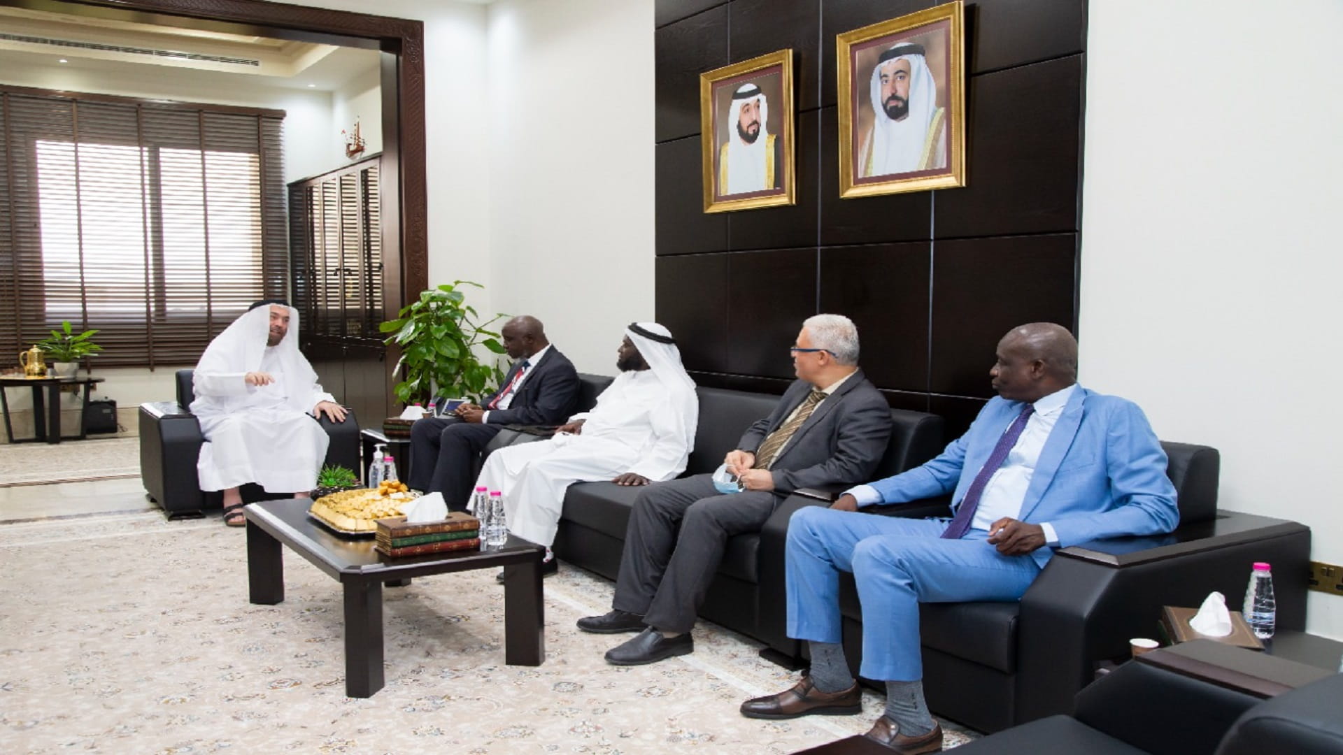 صورة بعنوان: الجامعة القاسمية ومنظمة التعاون الإسلامي تبحثان التعاون المشترك 