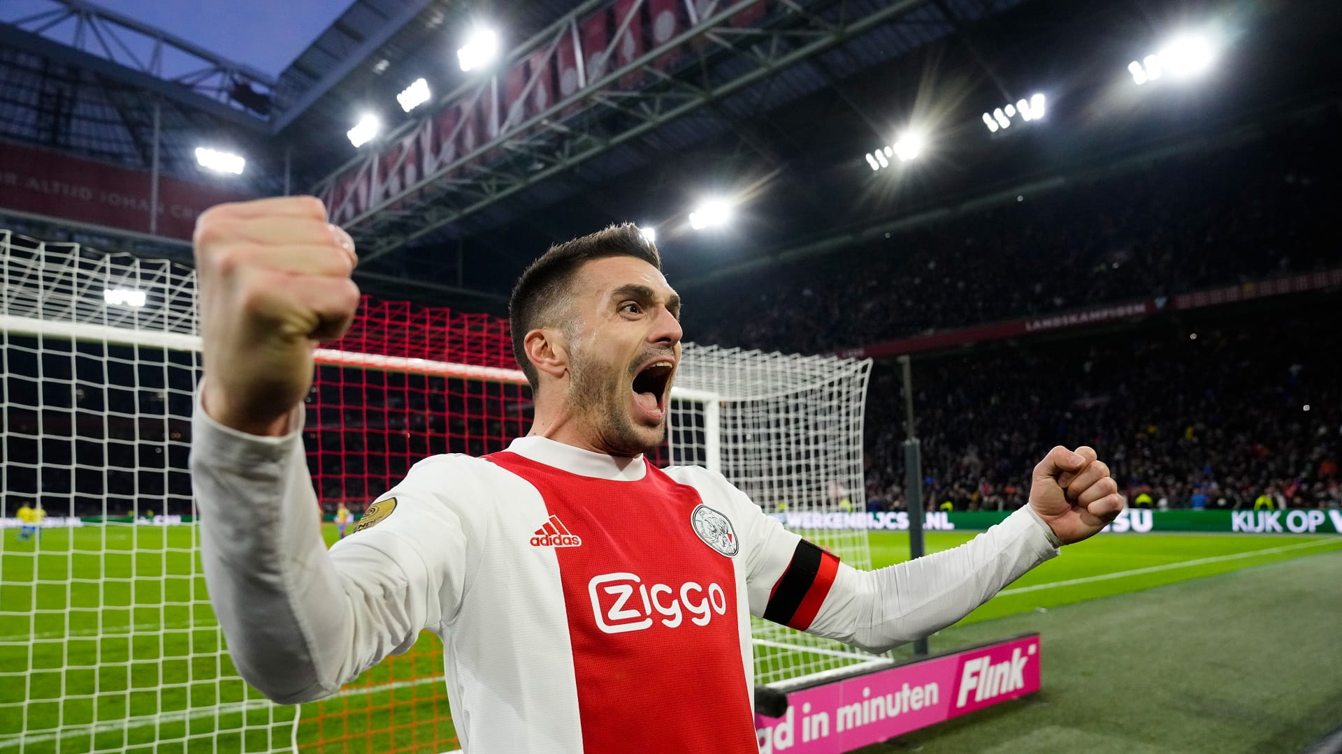 صورة بعنوان: أياكس أمستردام يعزز صدارته للدوري الهولندي لكرة القدم 