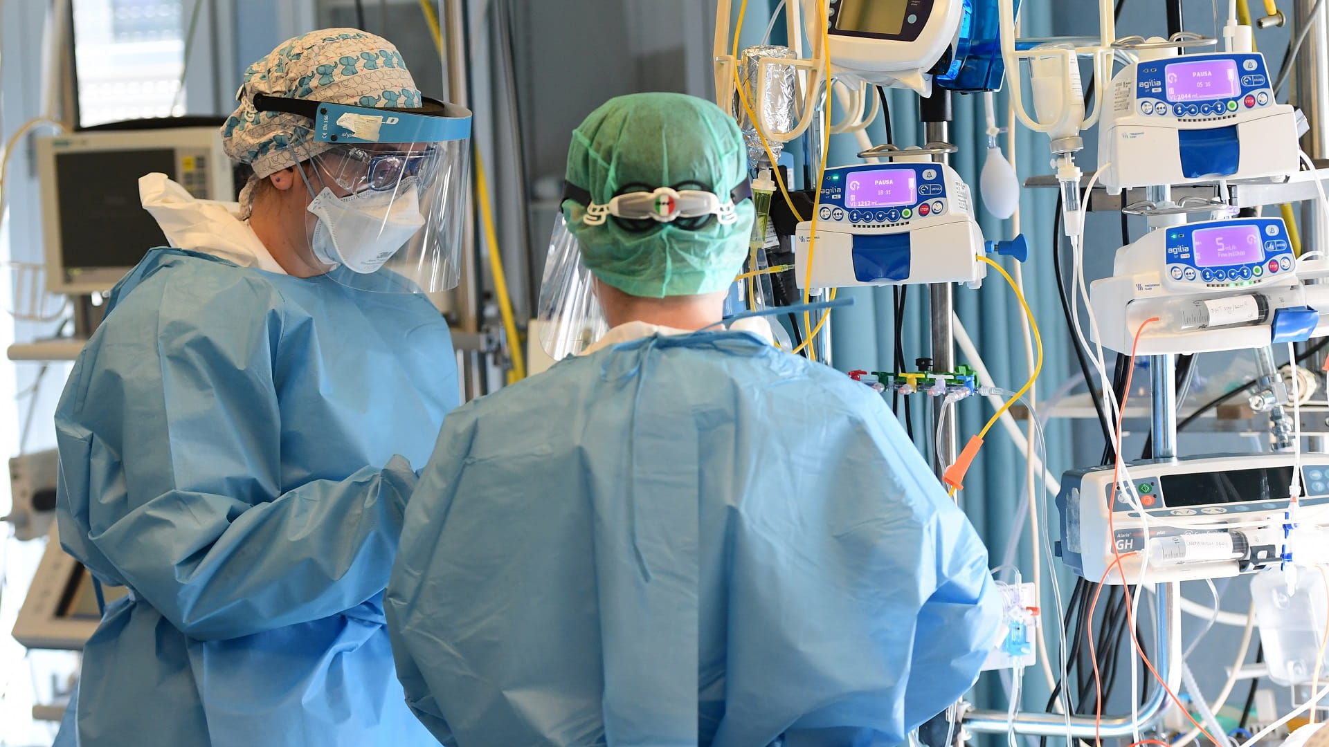 Image for the title: Italy reports 35,057 coronavirus cases on Sunday, 105 deaths 