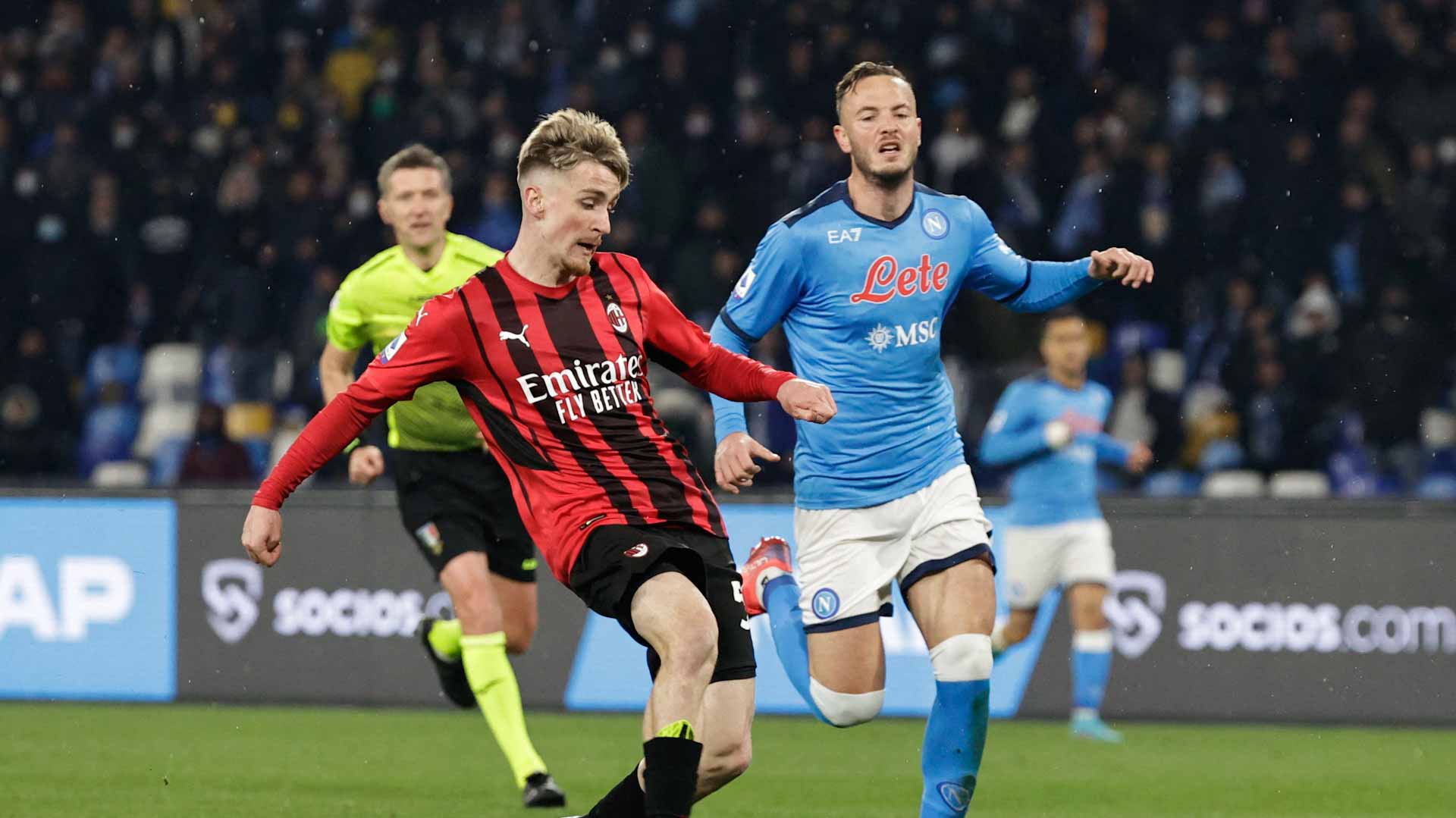 Image for the title: Giroud goal sends Milan back to Serie A summit 