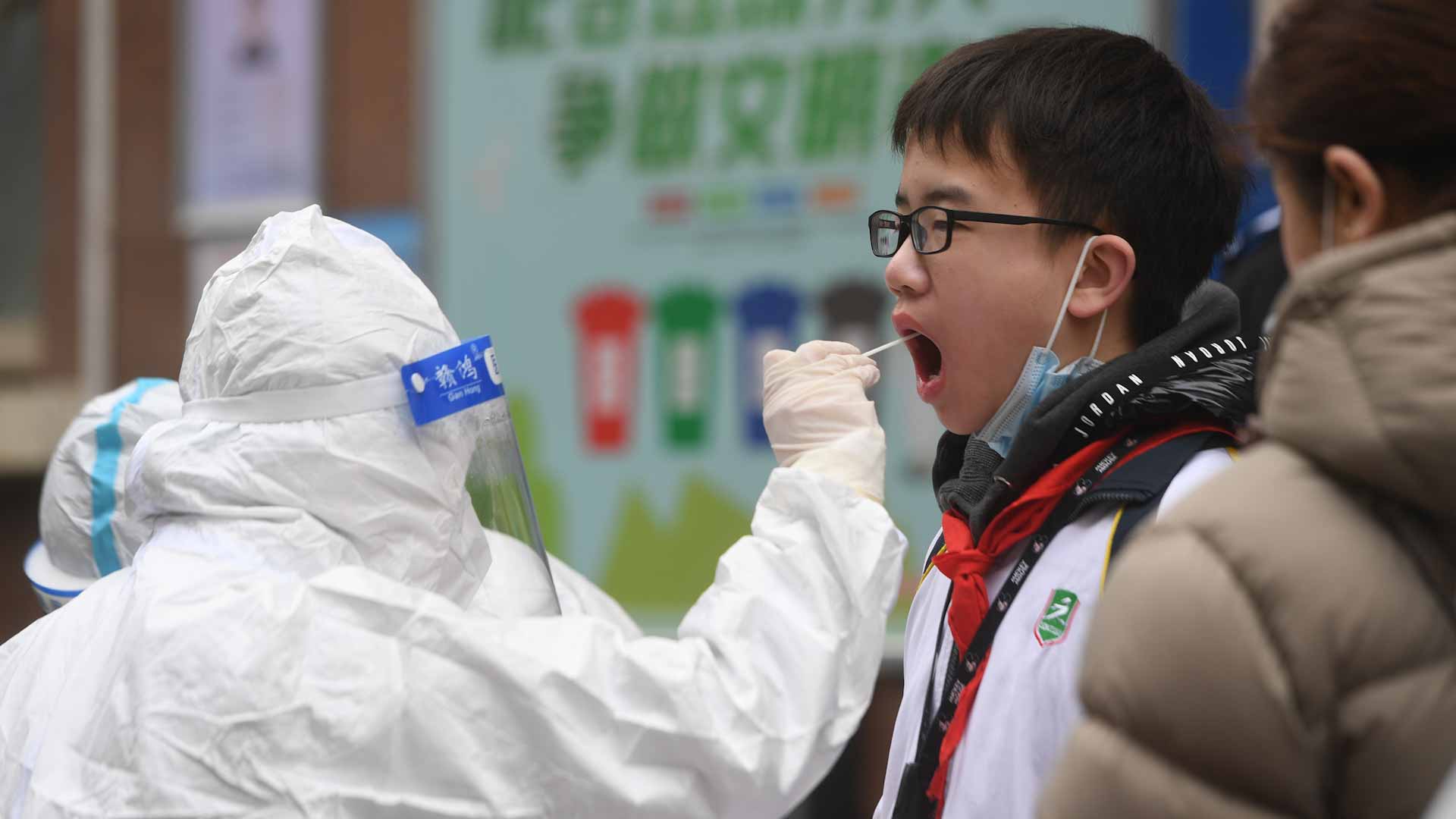 Image for the title: Mainland China daily local COVID cases at 2-year high 