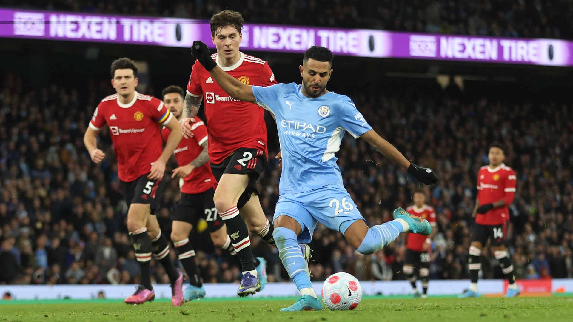 Image for the title: De Bruyne and Mahrez fire Man City to 4-1 win over United 