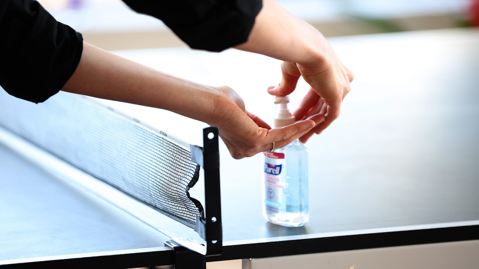 صورة بعنوان: المعقمات وتأثيرها على الجلد 