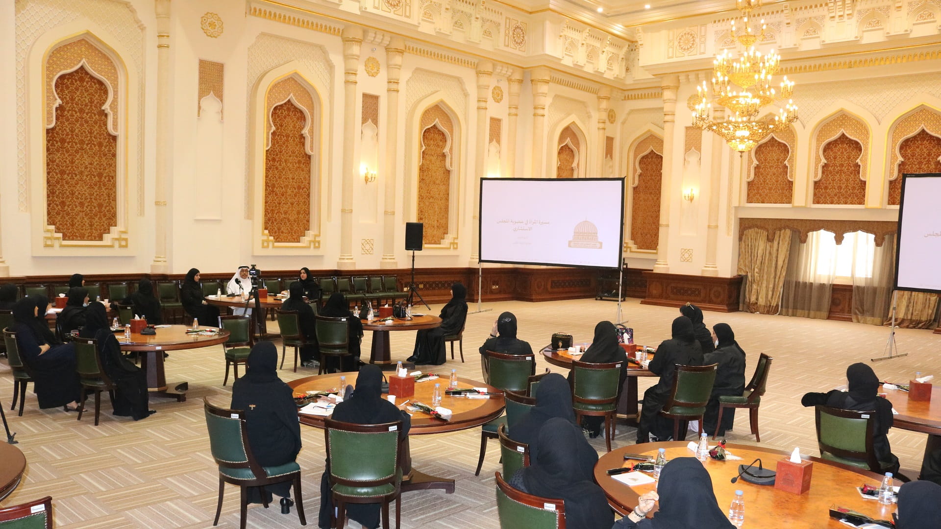 صورة بعنوان: "استشاري الشارقة" يستعرض مسيرة المرأة البرلمانية 