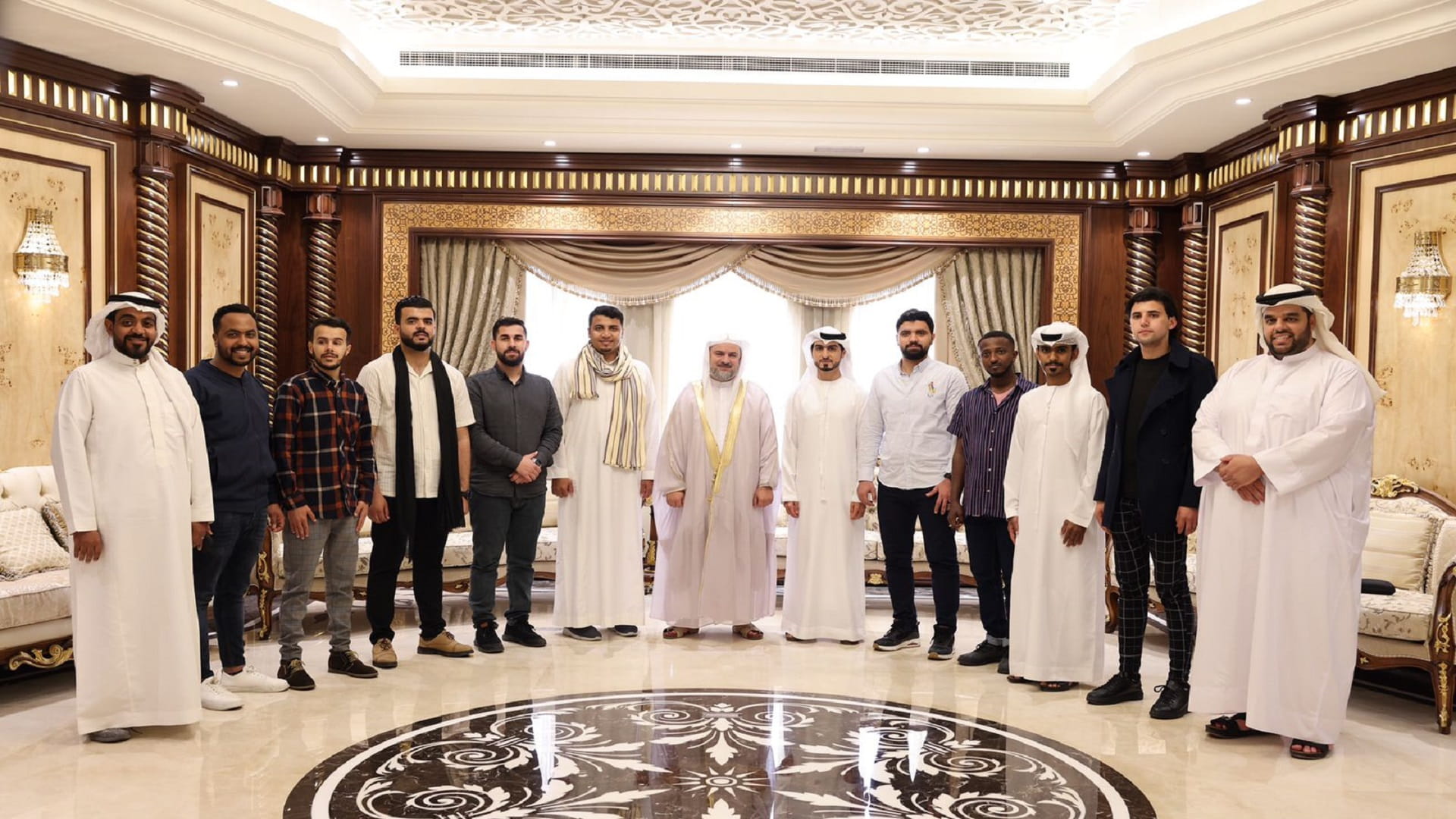 صورة بعنوان: المشاركون ببرنامج منشد الشارقة يزورون مجمع القرآن الكريم 