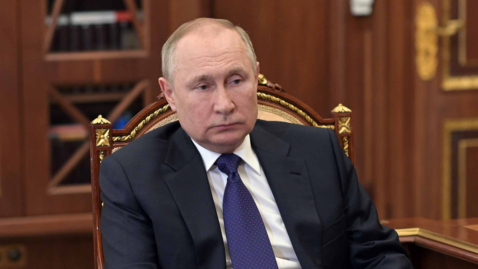 Image for the title: Putin says will not send conscripts or reservists to Ukraine 