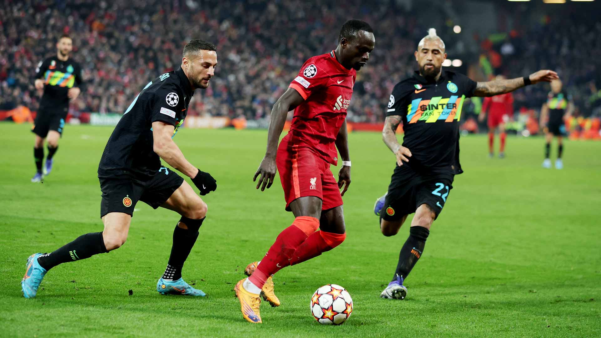 Image for the title: Liverpool into quarters despite loss to 10-man Inter 