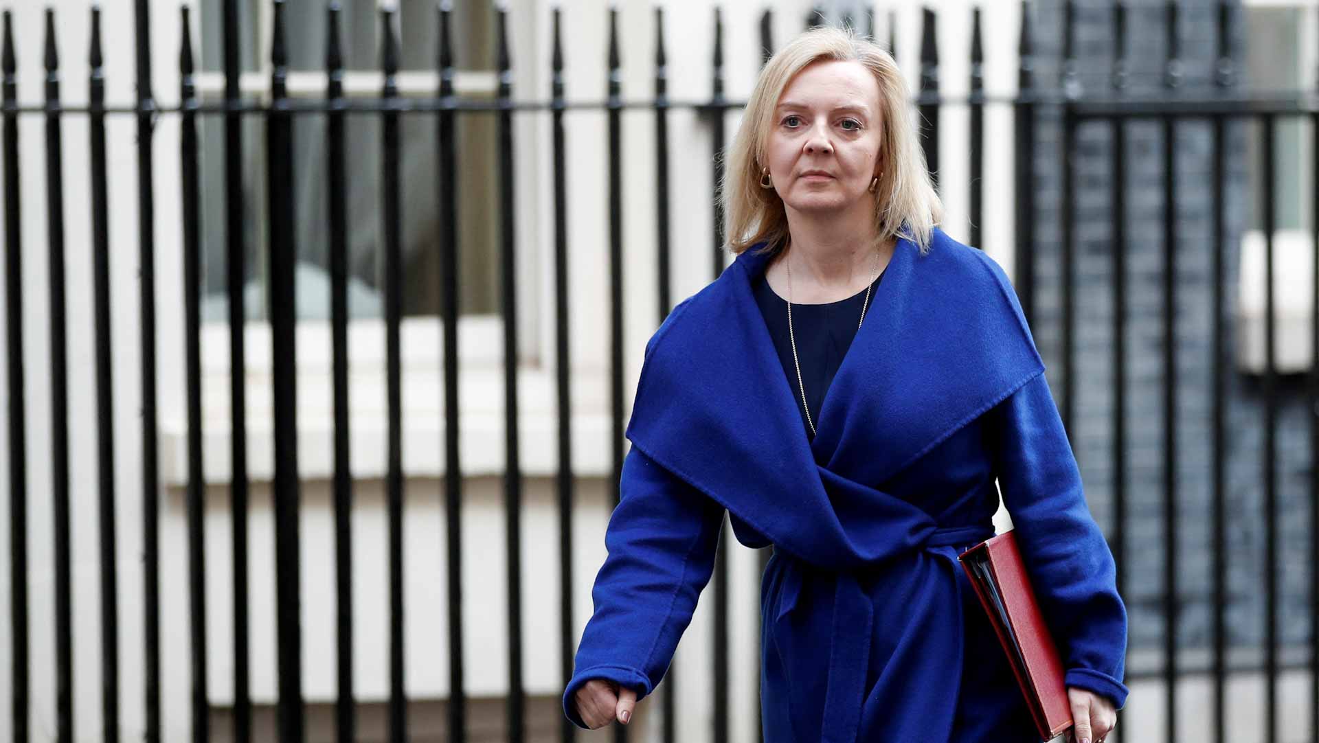 صورة بعنوان: لتقليم مخالب دب روسيا...بريطانيا تفرض عقوبات طيران جديدة على موسكو 