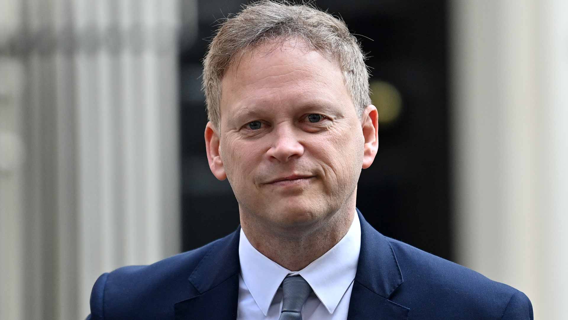 صورة بعنوان: بضرب الحديد الساخن...بريطانيا تحتجز طائرة بموجب عقوبات روسية جديدة 