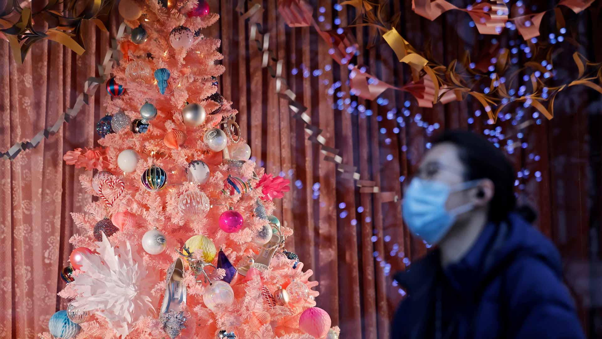 Image for the title: UK credit and debit card spending rises to highest since Christmas 