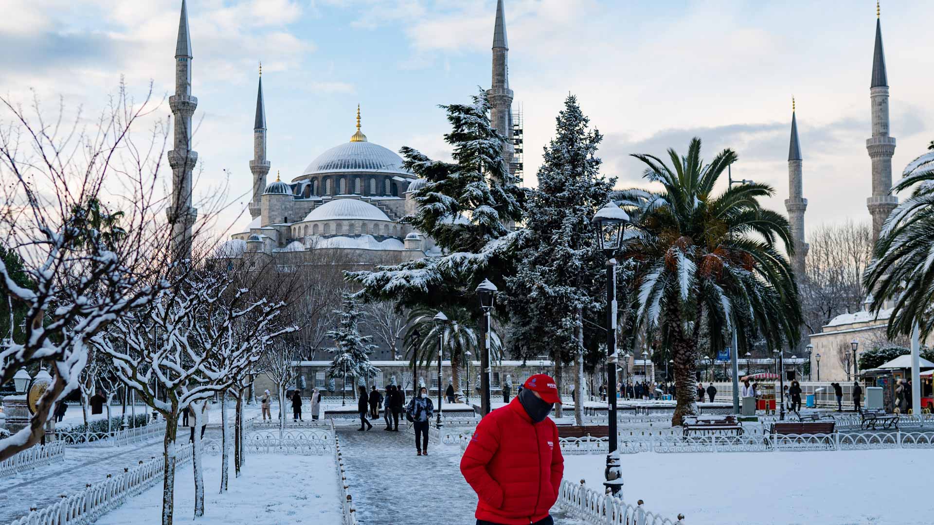 Image for the title: Over 200 flights cancelled in Istanbul because of snow 