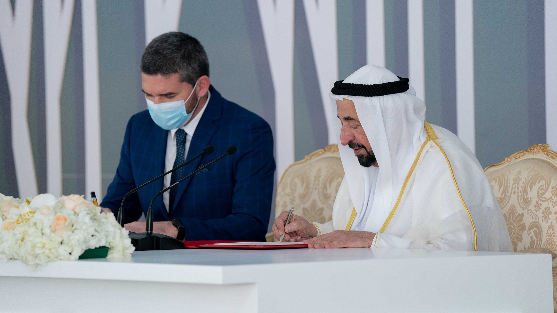 Image for the title: Sharjah Ruler signs MOU between Sharjah Government, Murcia Gov 