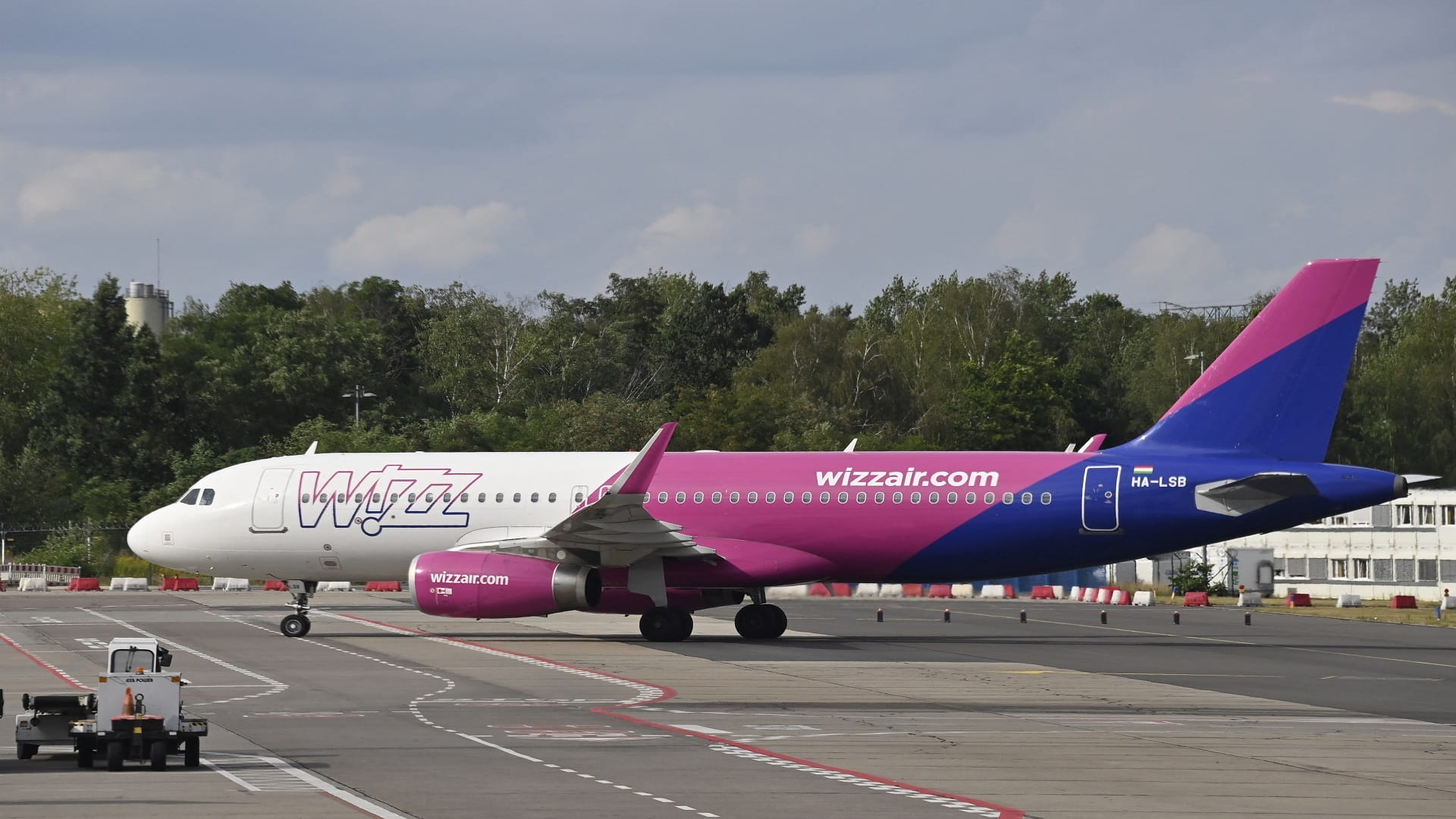 Image for the title: Wizz Air Abu Dhabi launches new route to Mattala, Sri Lanka 