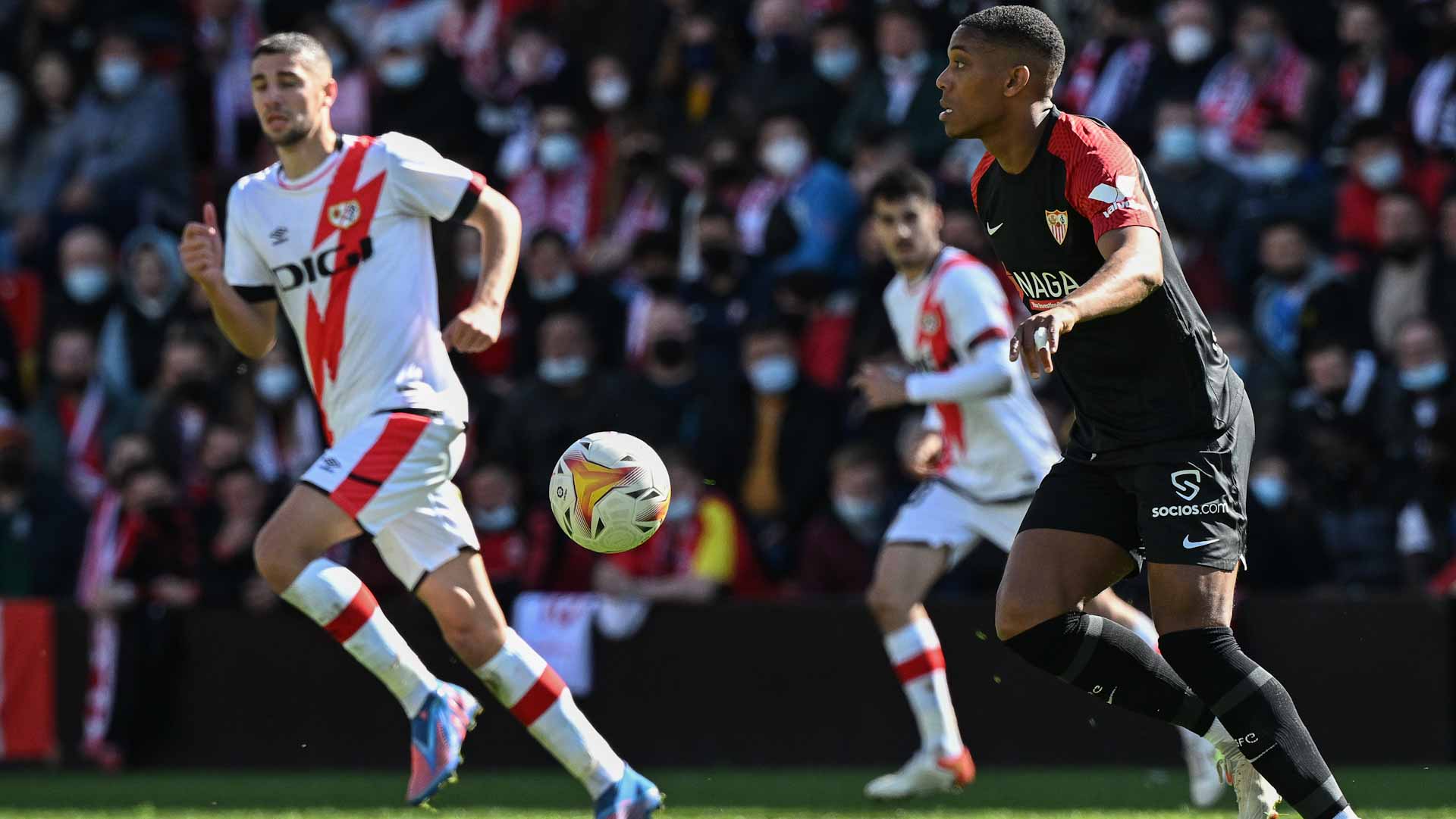 صورة بعنوان: إشبيلية يتعادل أمام رايو فايكانو في الدوري الإسباني لكرة القدم  
