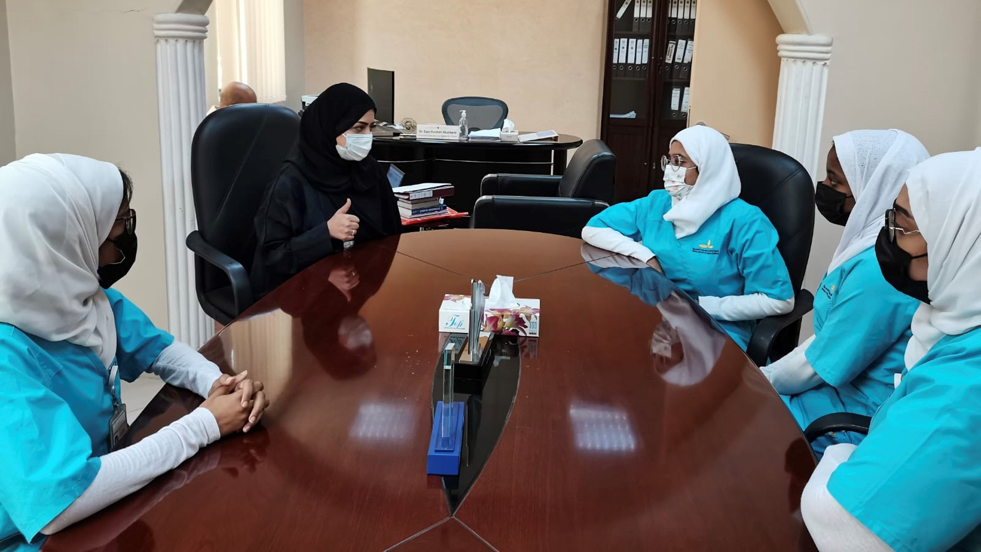 صورة بعنوان: مستشفى الكويت بالشارقة يكرم 12 من كوادره باليوم الخليجي للتمريض 