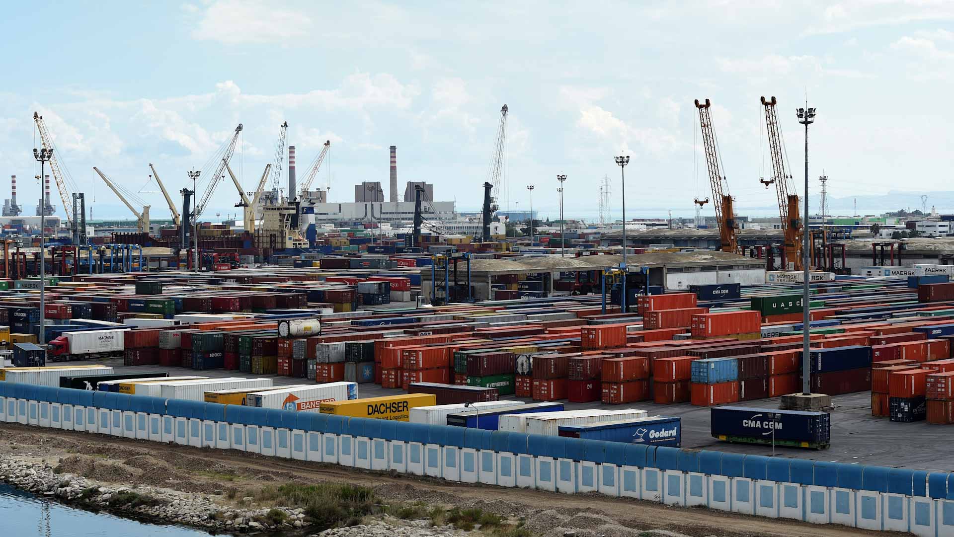 Image for the title: Tunisia's economy grew 3.1% in 2021 