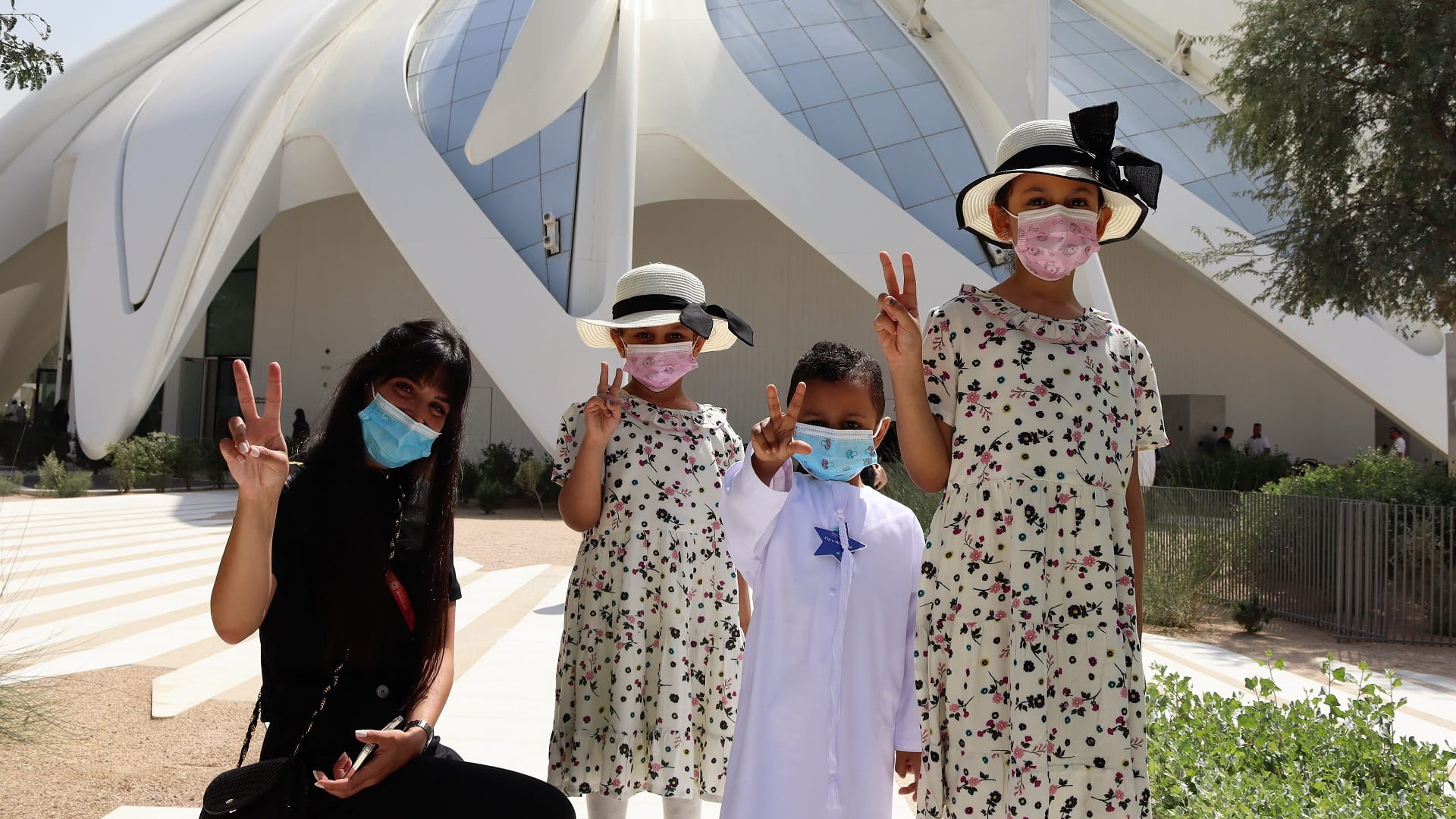 صورة بعنوان: مؤسسة تحقيق أمنية تسعد طفلاً بزيارة إكسبو 2020 دبي 