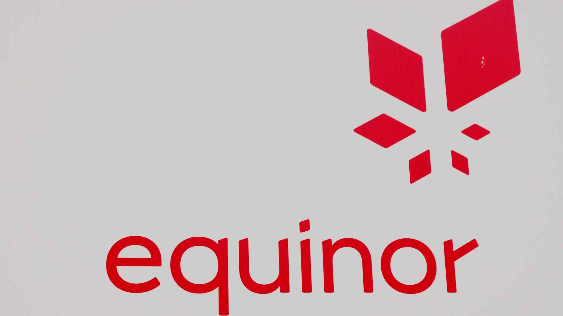 صورة بعنوان: امتثالاً للعقوبات...إكوينور النرويجية توقف التعامل بالنفط الروسي 