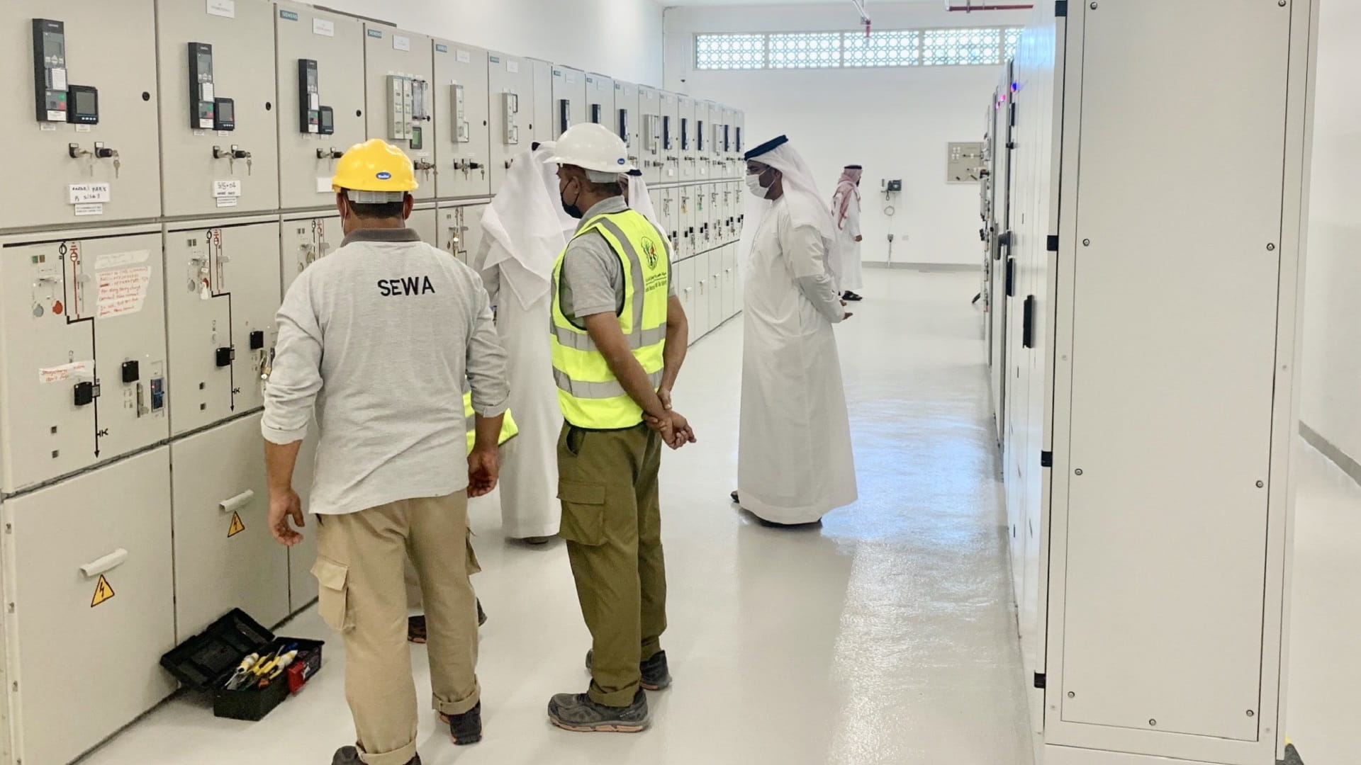 صورة بعنوان: كهرباء الشارقة تنفذ محطتين لنقل الطاقة في الوسطى بـ80 مليوناً 