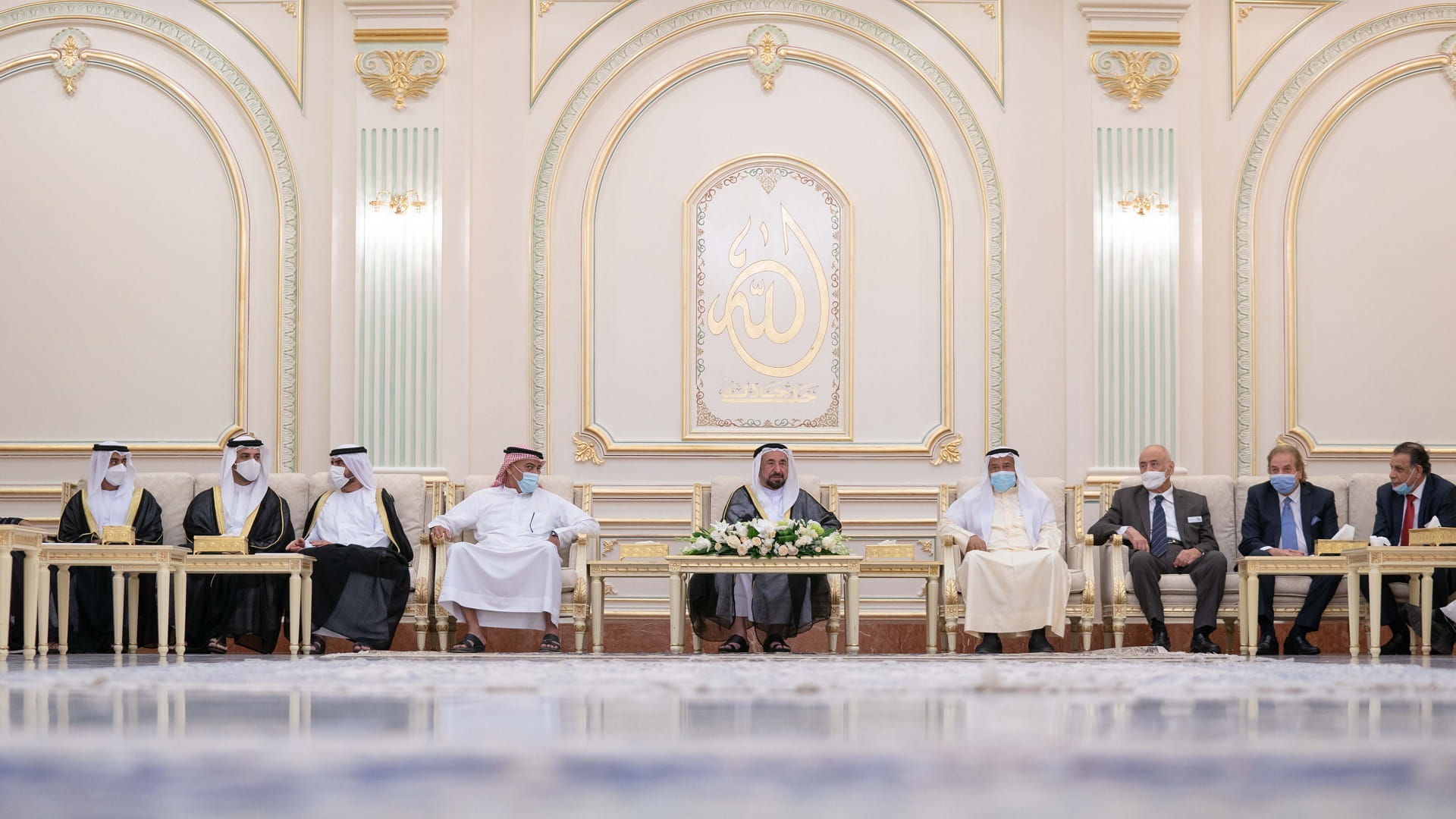 صورة بعنوان: سلطان القاسمي يشهد افتتاح الدورة الـ 31 من أيام الشارقة المسرحية 