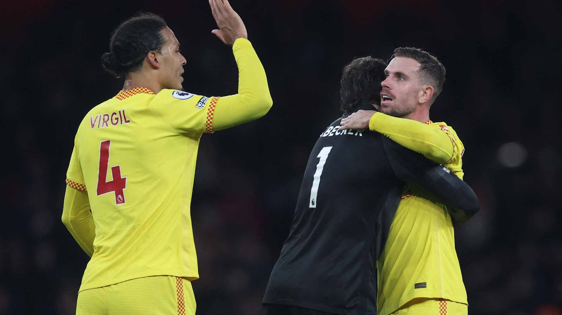 Image for the title: Liverpool beat Arsenal to cut Man City lead to a point 